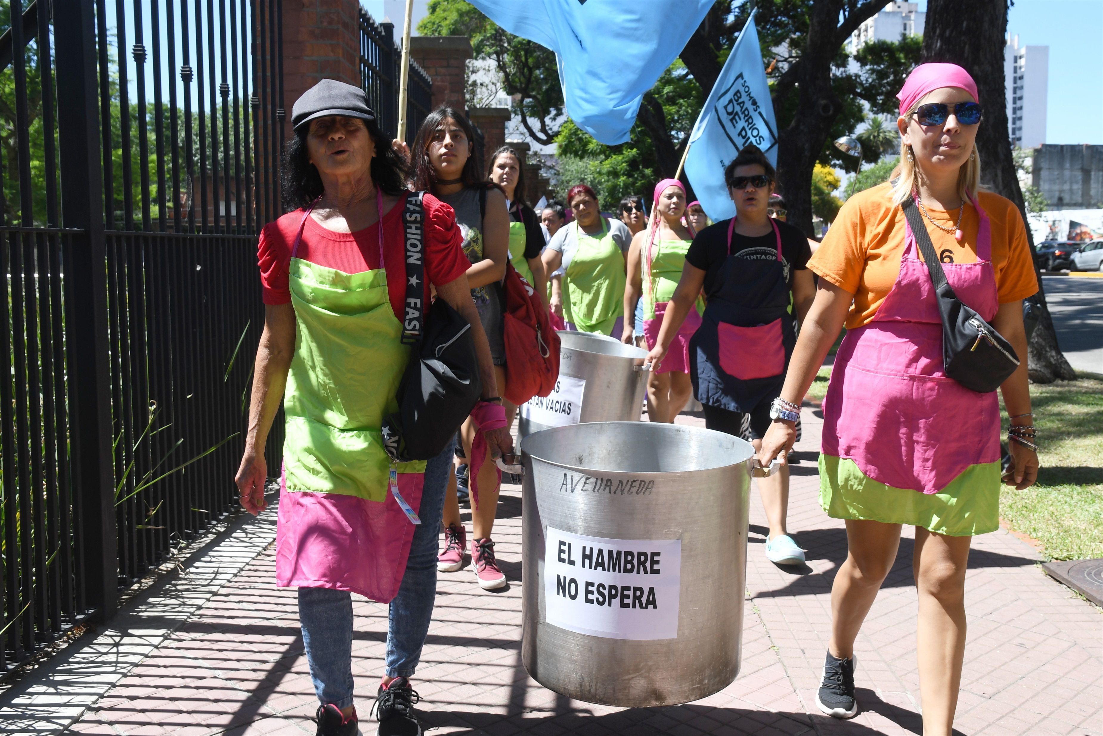 Los movimientos sociales, como Somos barrios de Pie, impulsan la protesta "ollas vacías" ante la falta de alimentos para los comedores
DABOVE DANIEL / TÉLAM 
