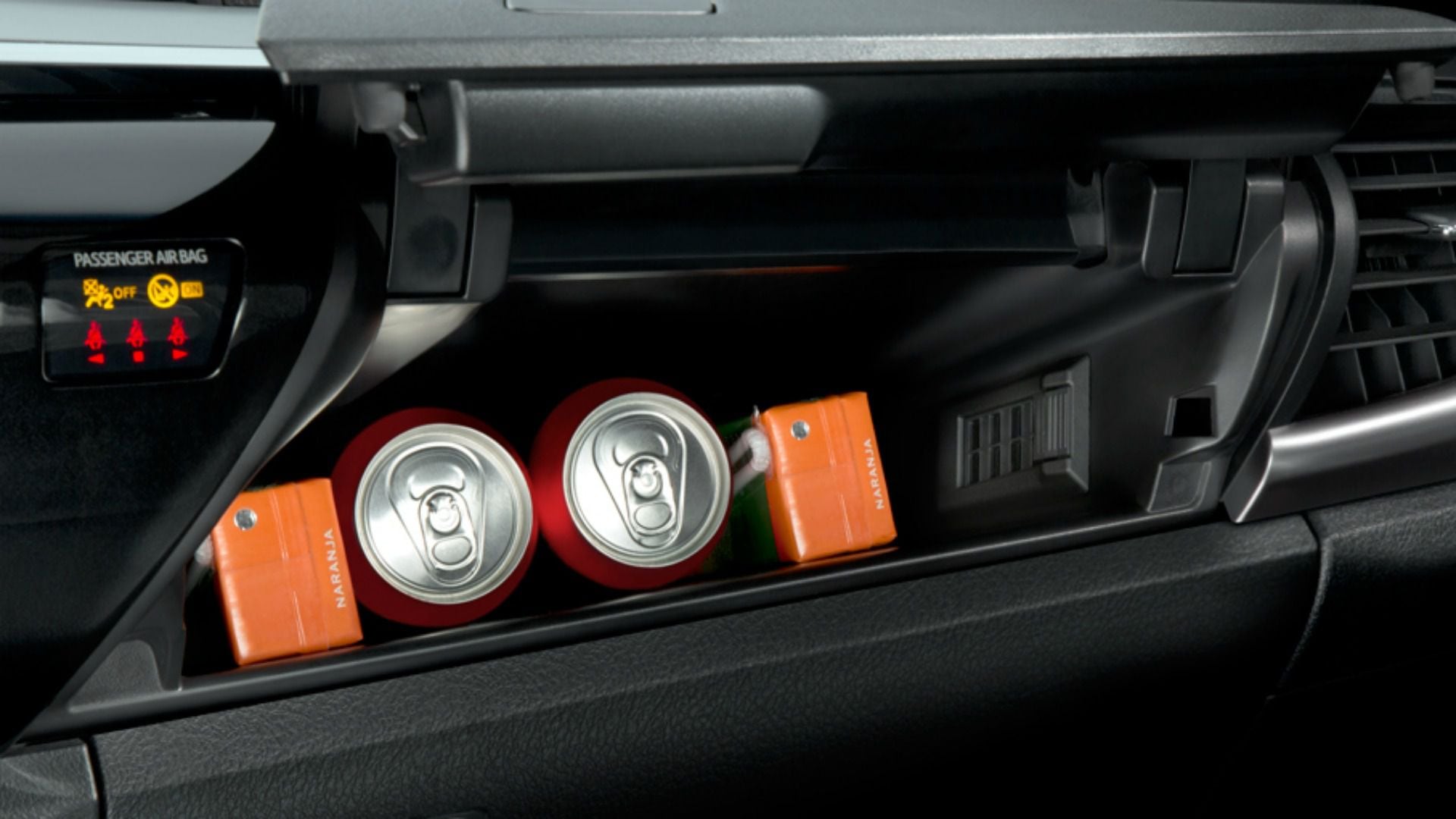 El botón se encuentra estratégicamente en el interior de la guantera, aunque su ubicación y forma puede varias dependiendo del modelo del coche. (Reuters)
