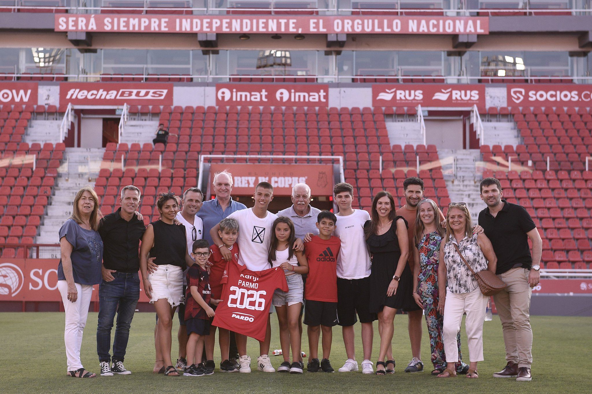 La firma del contrato de Tomás Parmo en Independiente