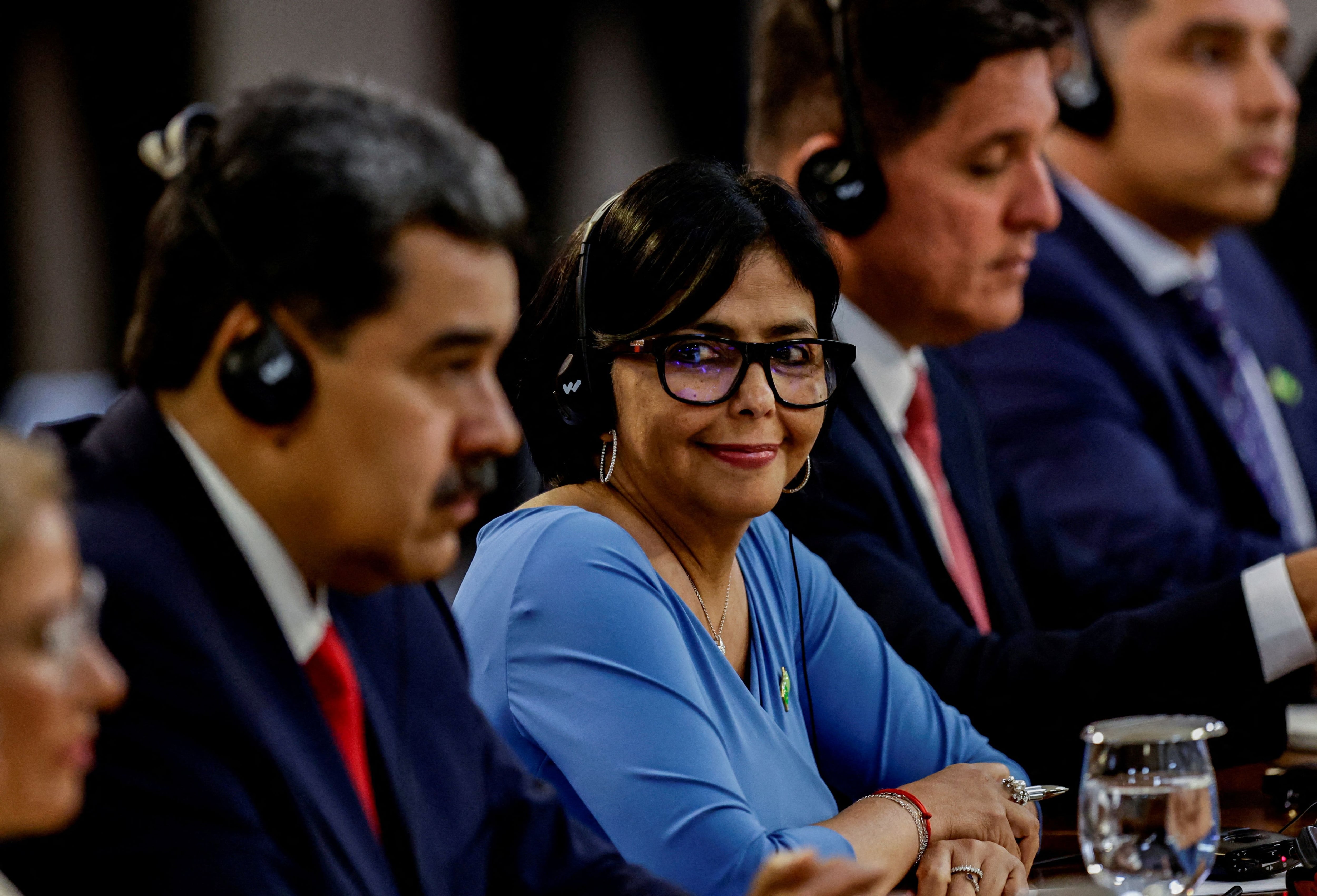 Delcy Rodríguez participó de un seminario en Bolivia. Allí coincidió con el ex presidente argentino, Alberto Fernández (Reuters)