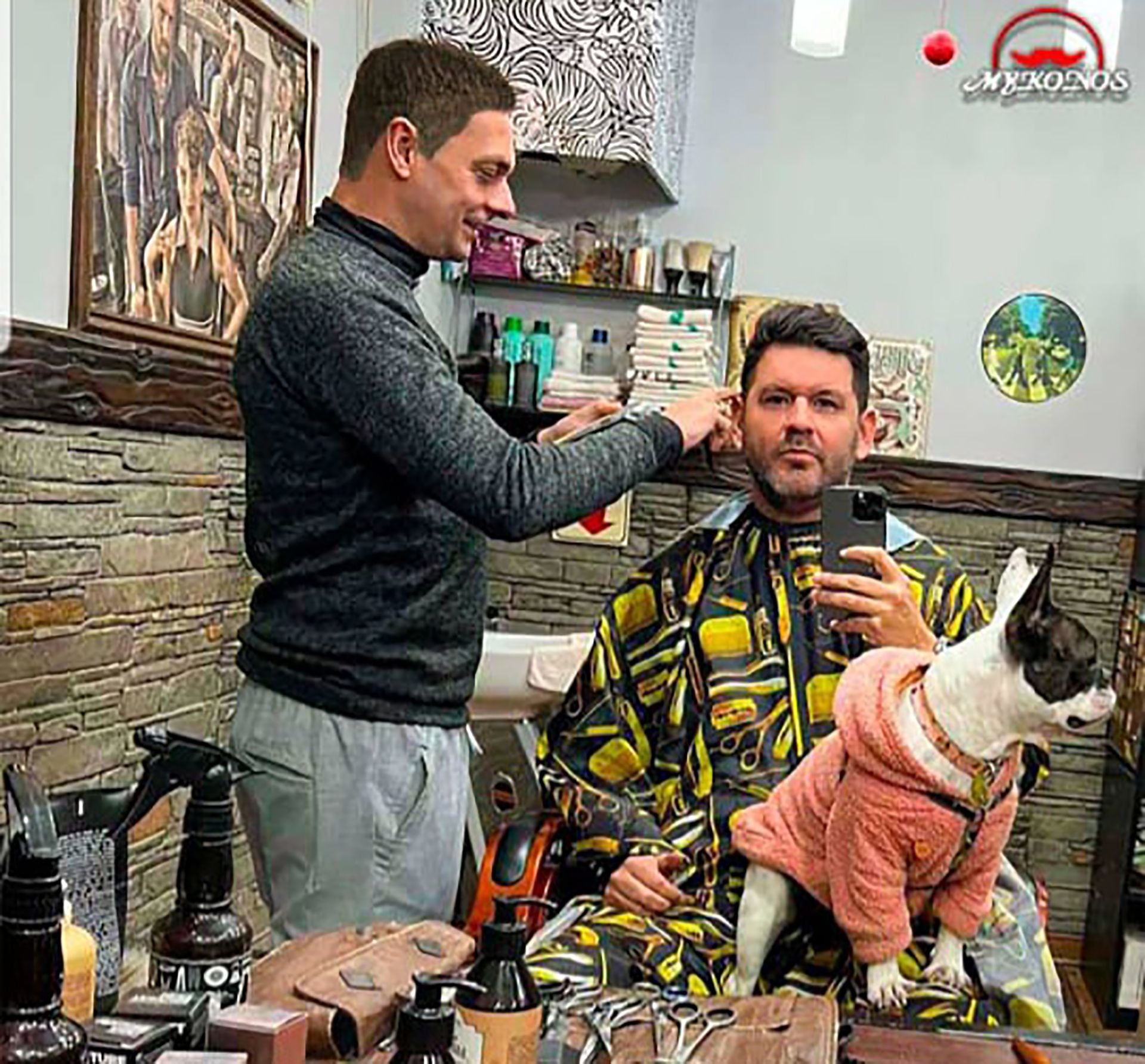 Martin Ortiz y Osvaldo Ozzan, en la peluqueria