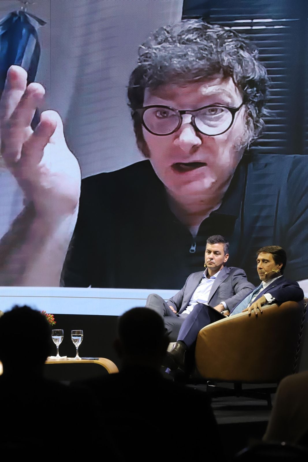 Presentación del libro de Feinmann en Paraguay