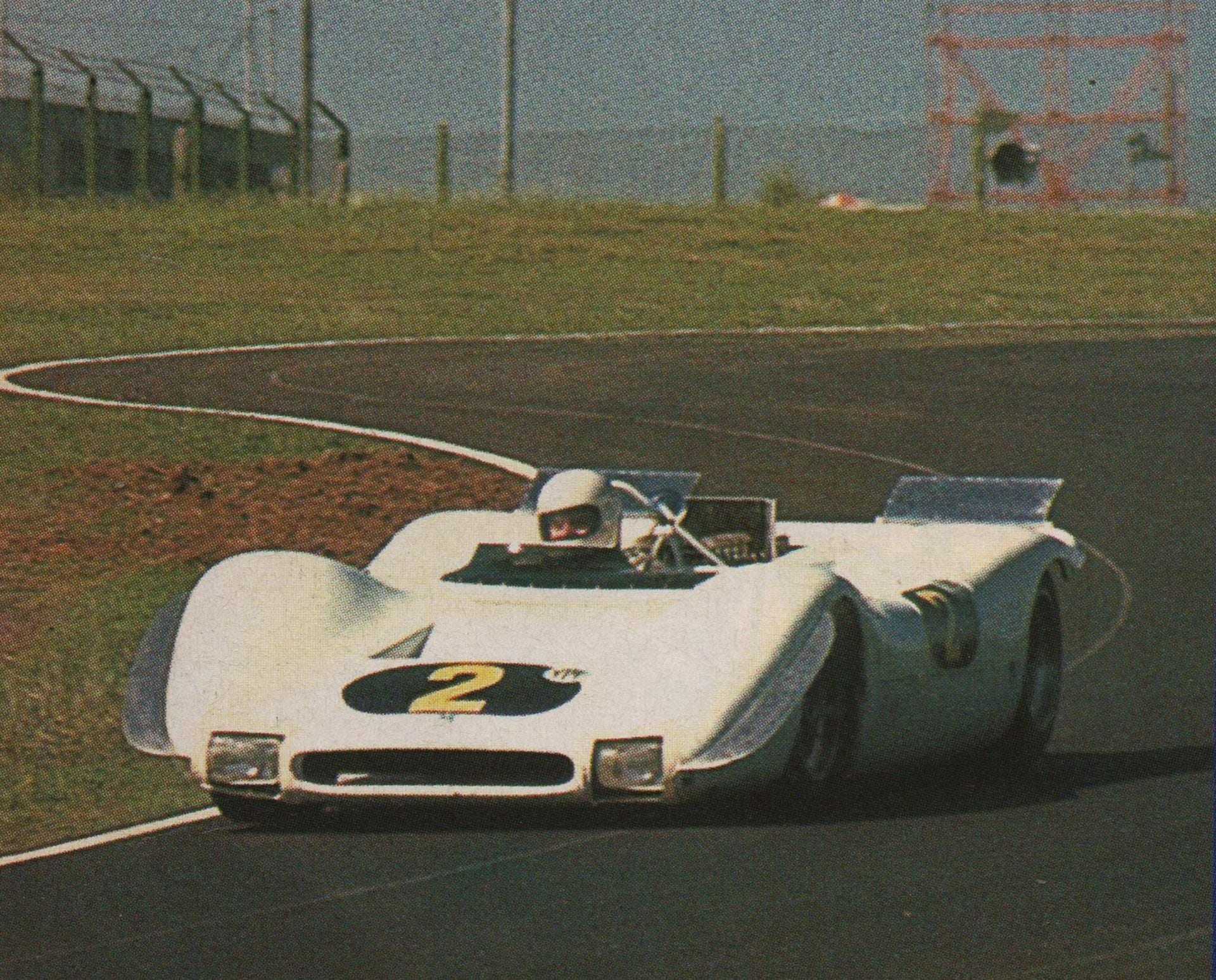 Di Palma dobla con el Berta LR del Mundial de Endurance. Es de los 1.000 KM de Buenos Aires 1970 (archivo CORSA)