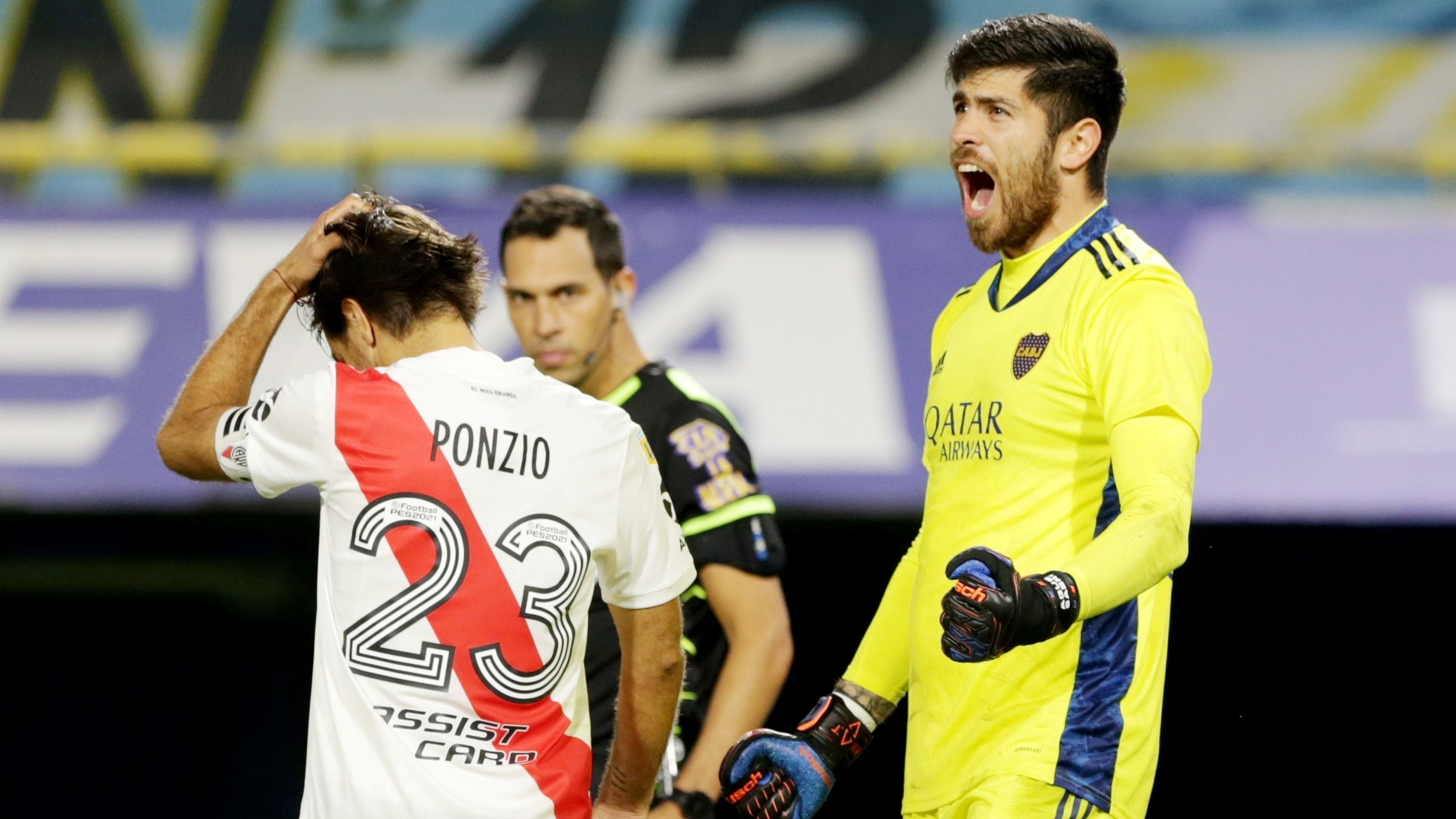 Agustín Rossi de Boca Juniors reacciona después de contenerle un penal a Leonardo Ponzio durante una definición ante River Plate (REUTERS/Daniel Jayo)