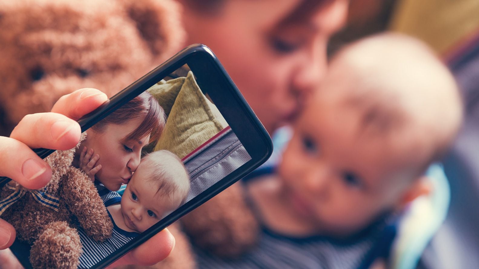 Un celular en el Día de las madres puede ser el regalo indicado para celebrar lo importante de este rol en la familia. (Foto: Shutterstock)