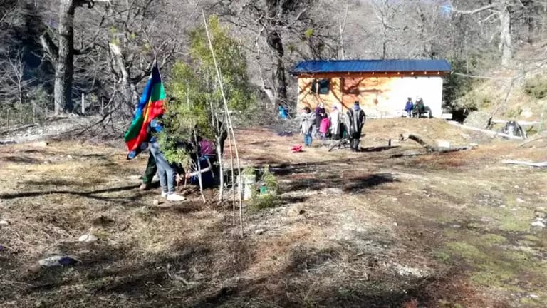 Condenan a cinco integrantes de una comunidad mapuche por una usurpación en Bariloche