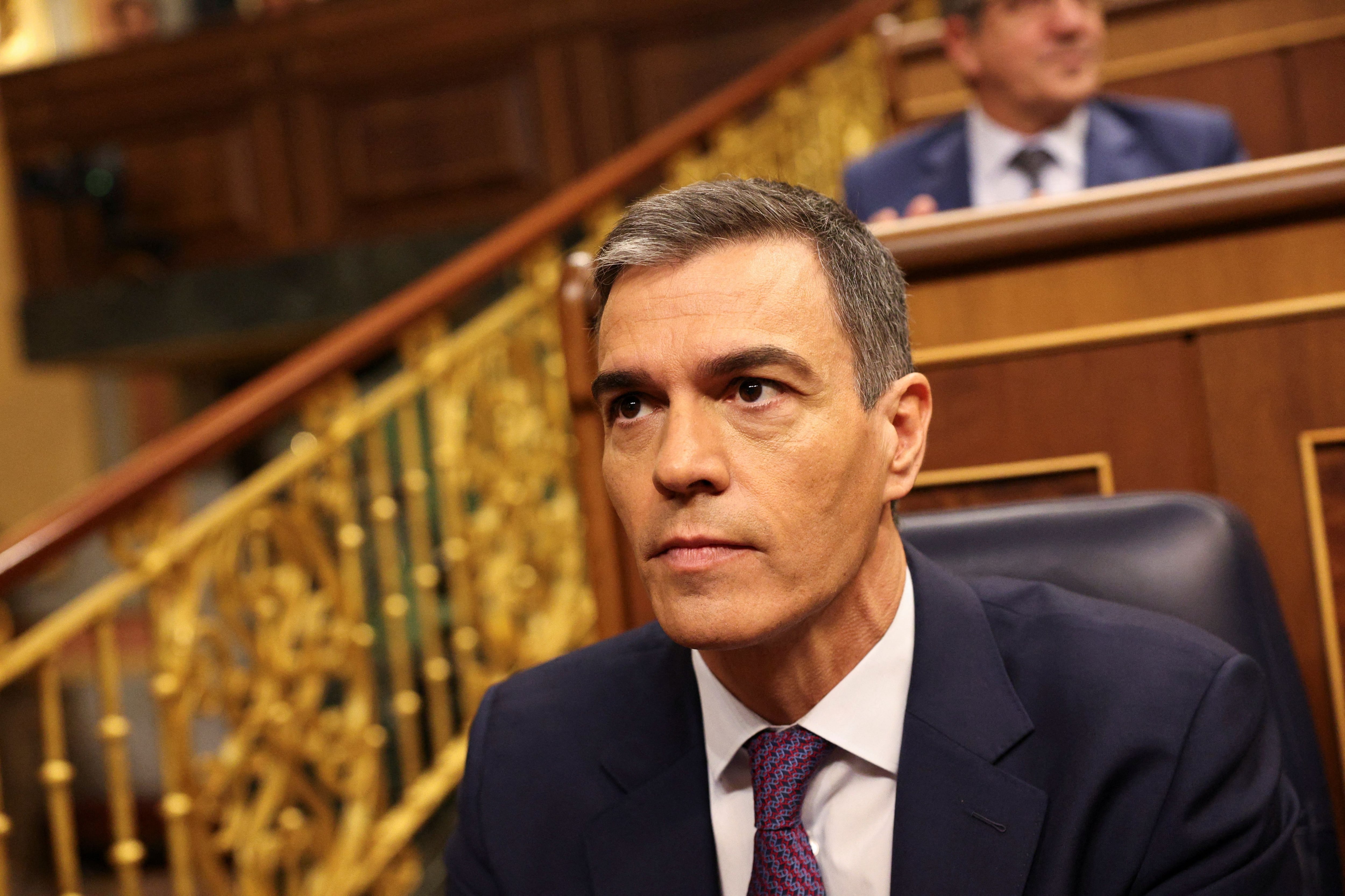 El primer ministro español, Pedro Sanchez, escuchó en el Congreso el discurso de Santiago Abascal (REUTERS/Violeta Santos Moura)