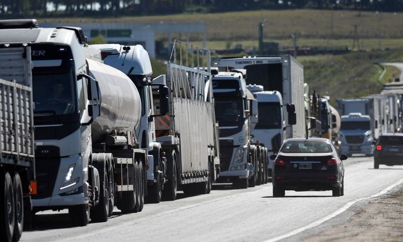 Los empresarios del transporte automotor de cargas ya no necesitarán gestionar el certificado de libre deuda sindical para trabajar (Foto Reuters) 