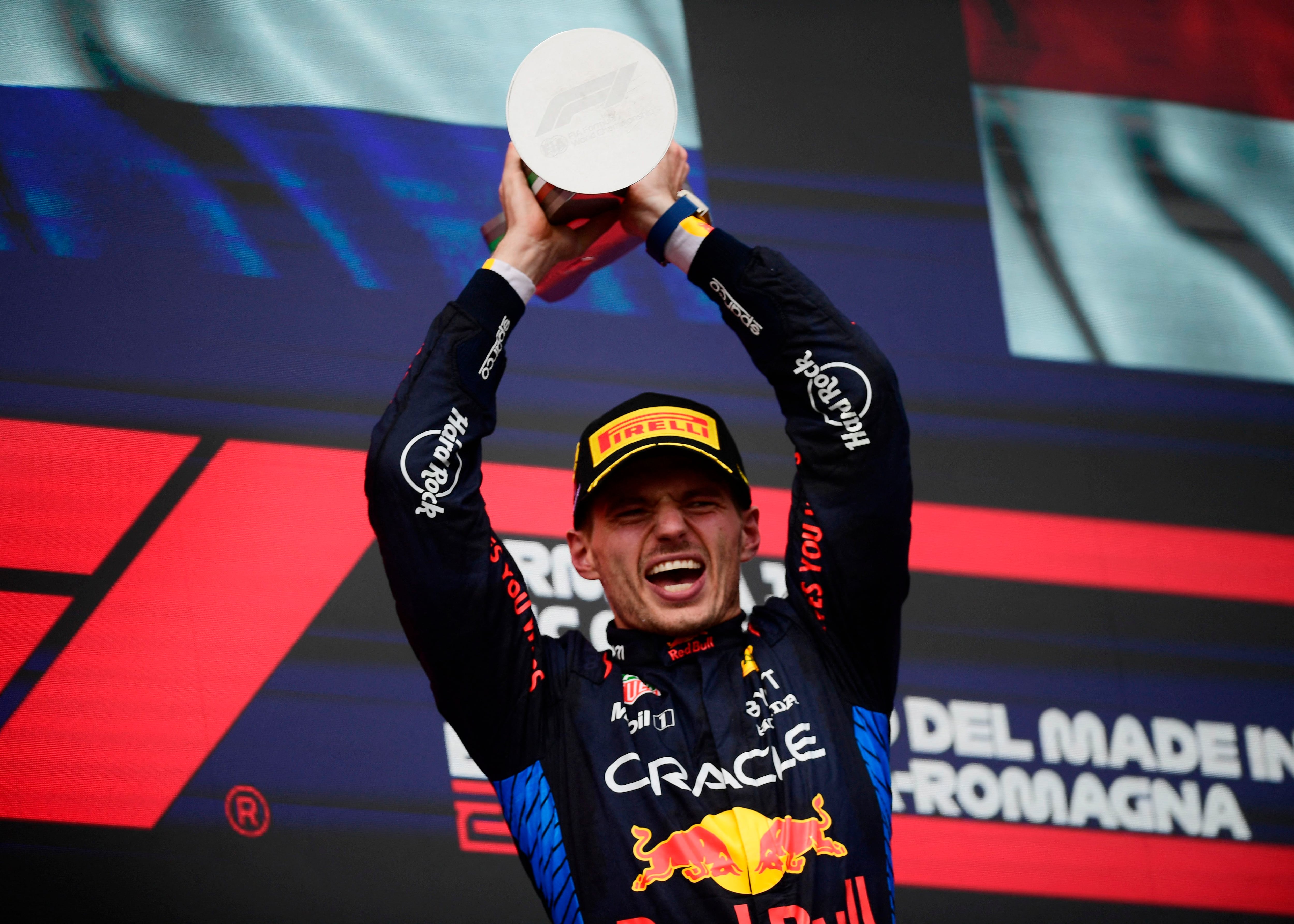 Verstappen en lo más alto del podio en Imola