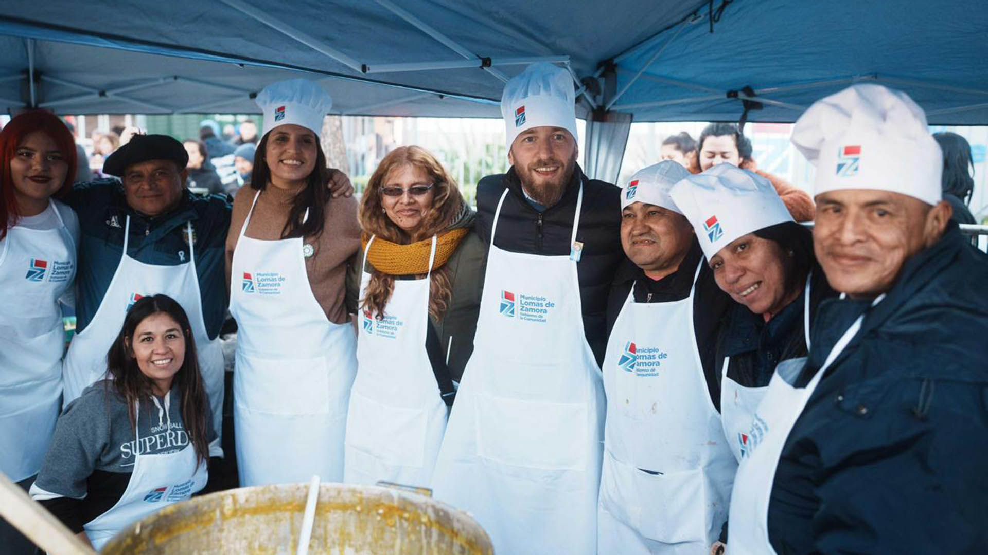 Miles de vecinos de Lomas celebraron el Día de la Patria en la Plaza Grigera