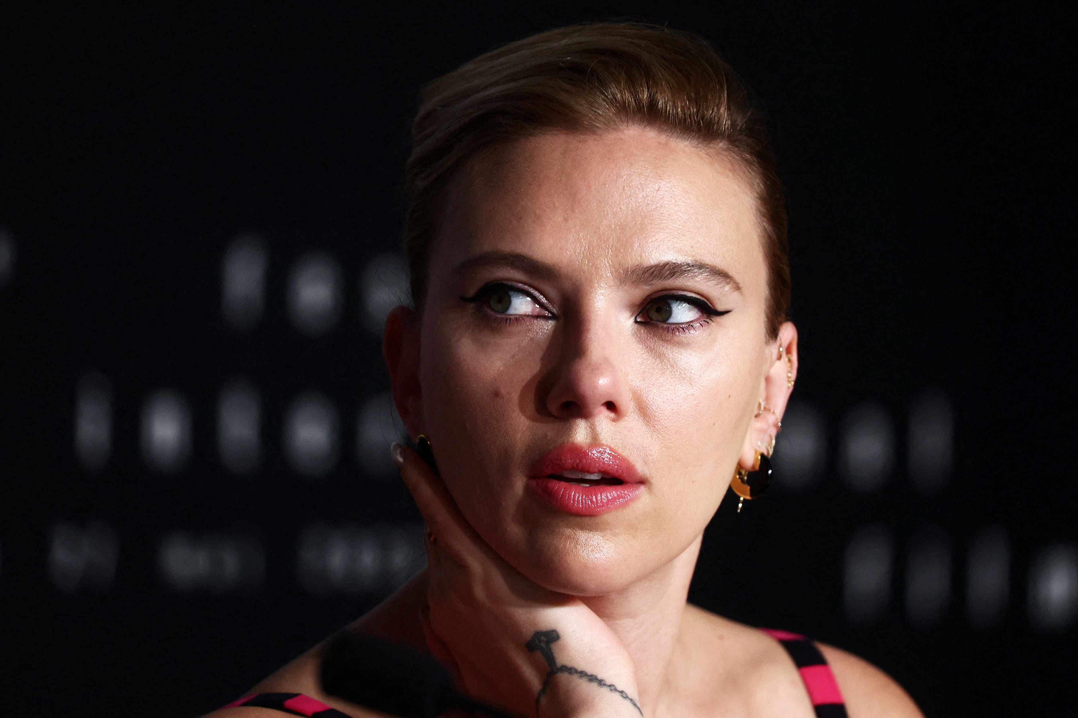 Una actriz diferente, no Scarlett Johansson, proporcionó la voz de “Sky”, según OpenAI. (REUTERS/Yara Nardi)