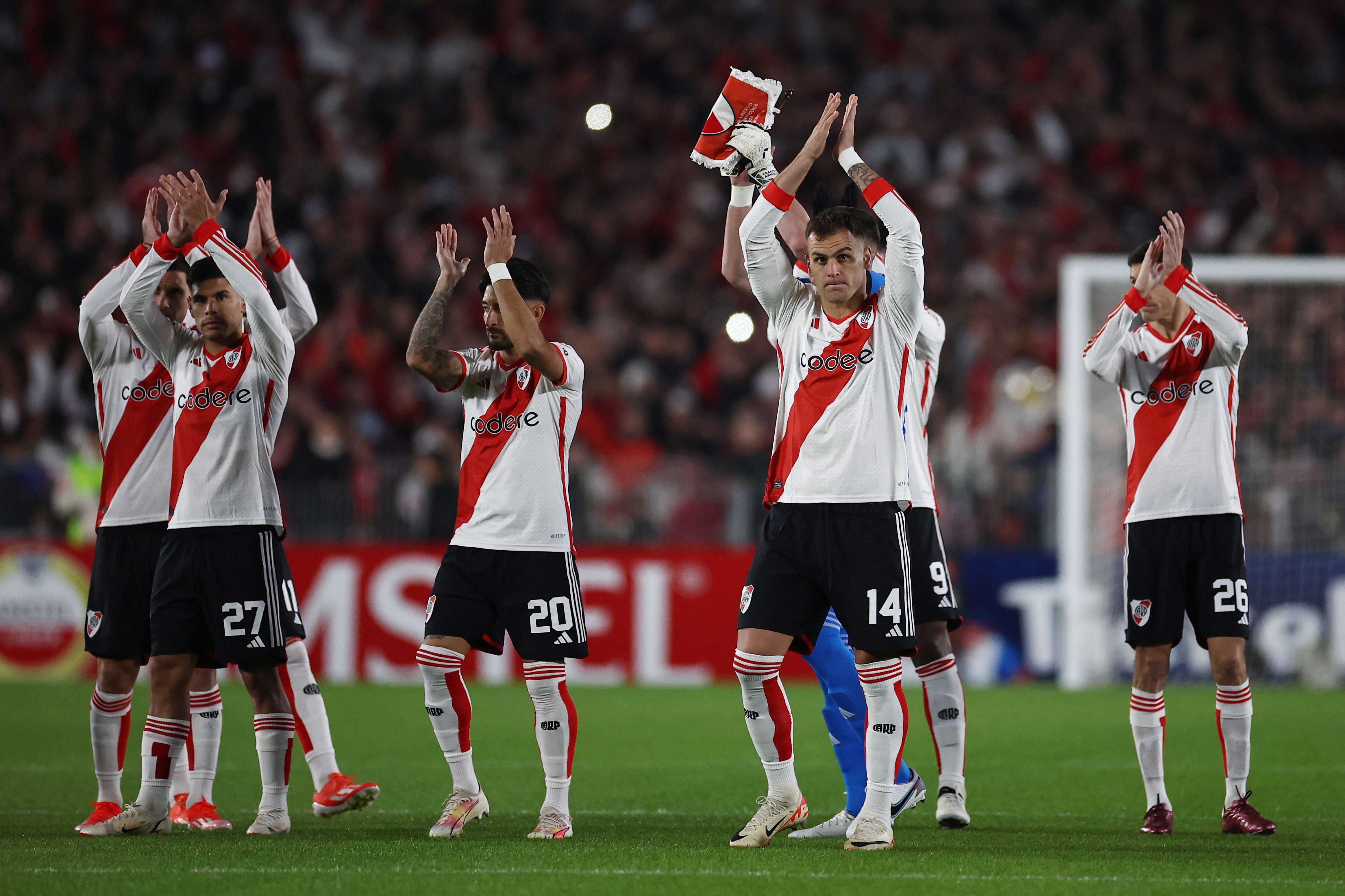 Los jugadores celebran su triunfo, pase a los octavos de final y la clasificación al Mundial de Clubes (REUTERS/Agustin Marcarian)