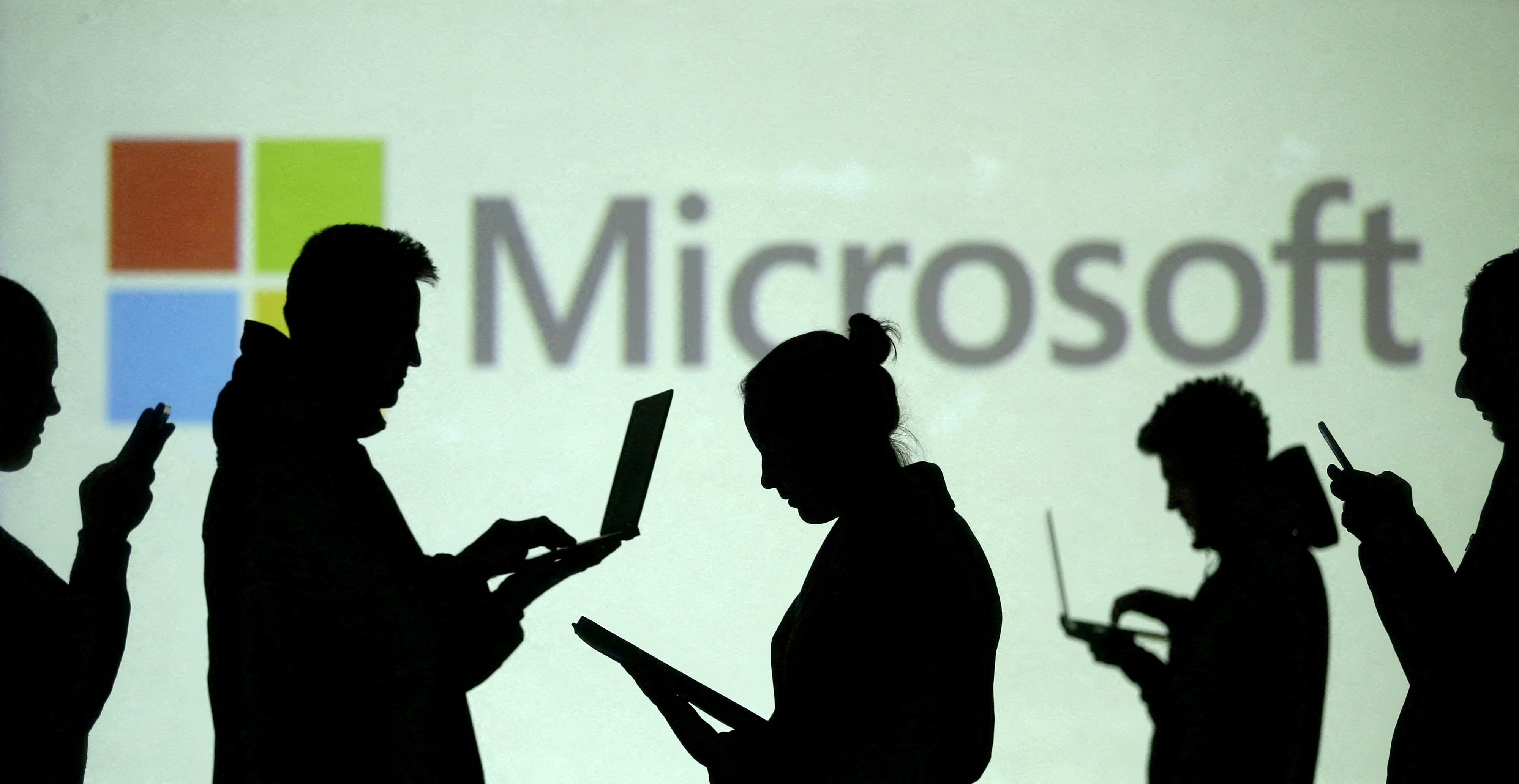 La doble autenticación será obligatoria en las cuentas de Microsoft desde septiembre de 2024. (REUTERS/Dado Ruvic/Illustration/File Photo)