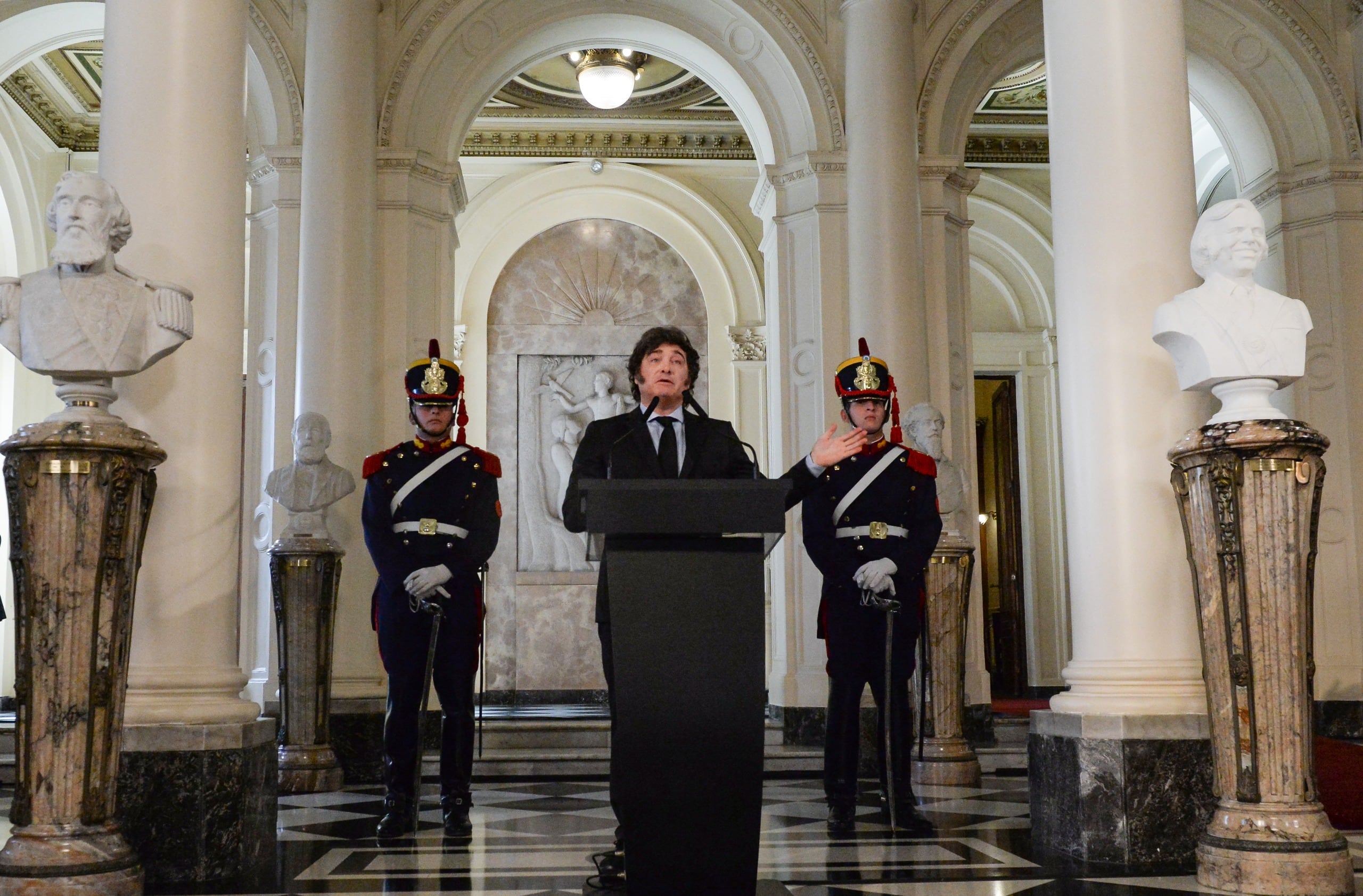 Javier Milei Inaugura El Busto Del Ex Presidente Carlos Menem En Casa Rosada