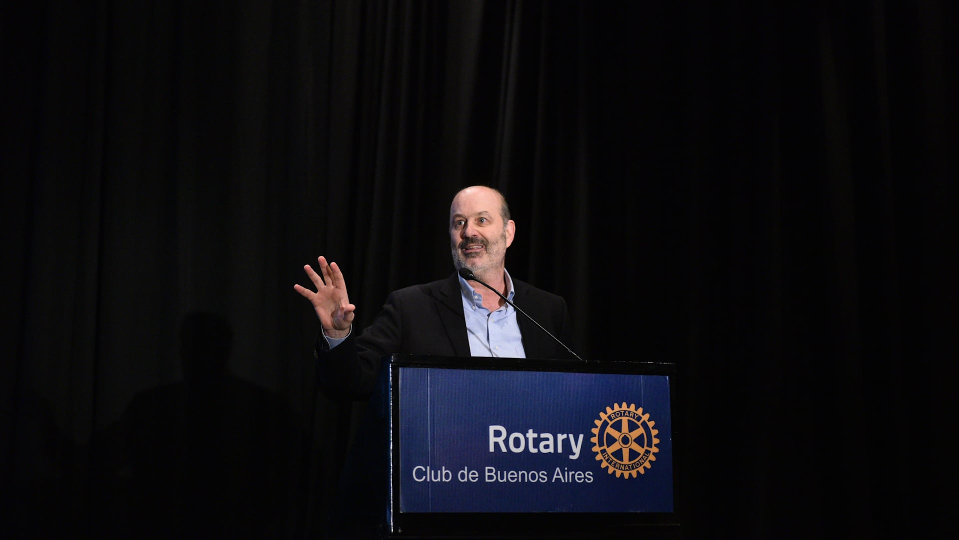 Federico Sturzenegger expone en el Rotary Club