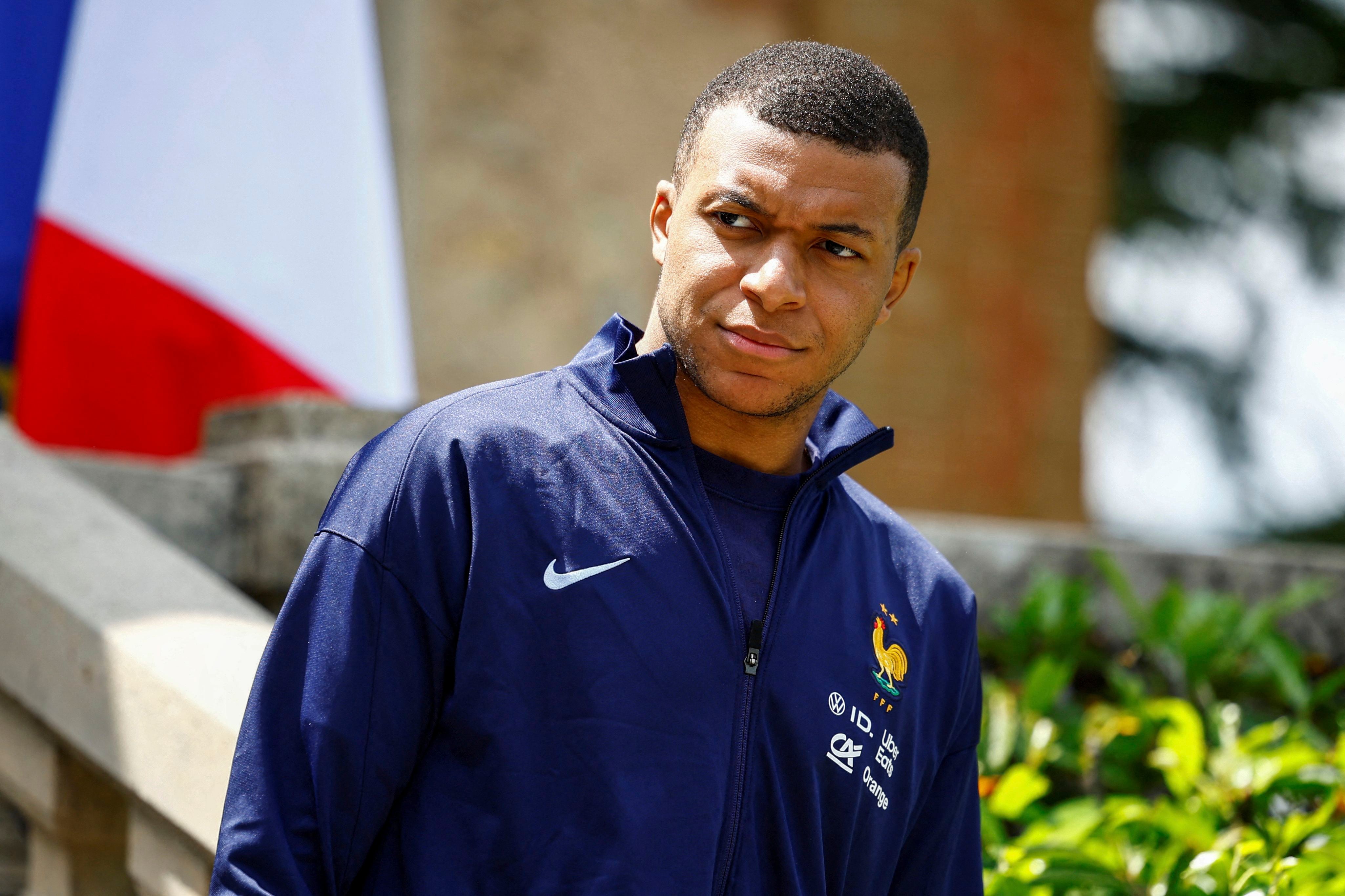 Kylian Mbappé comenzó los entrenamientos con su selección en Clairefontaine de cara a la Eurocopa (Sarah Meyssonnier/Pool Foto vía AP)