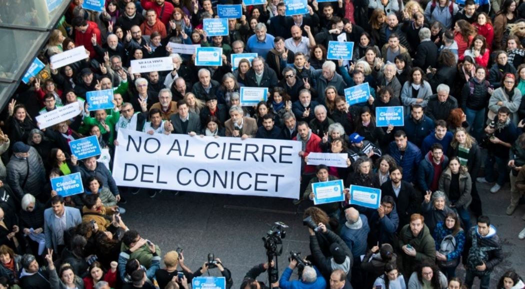 Protesta en defensa del Conicet