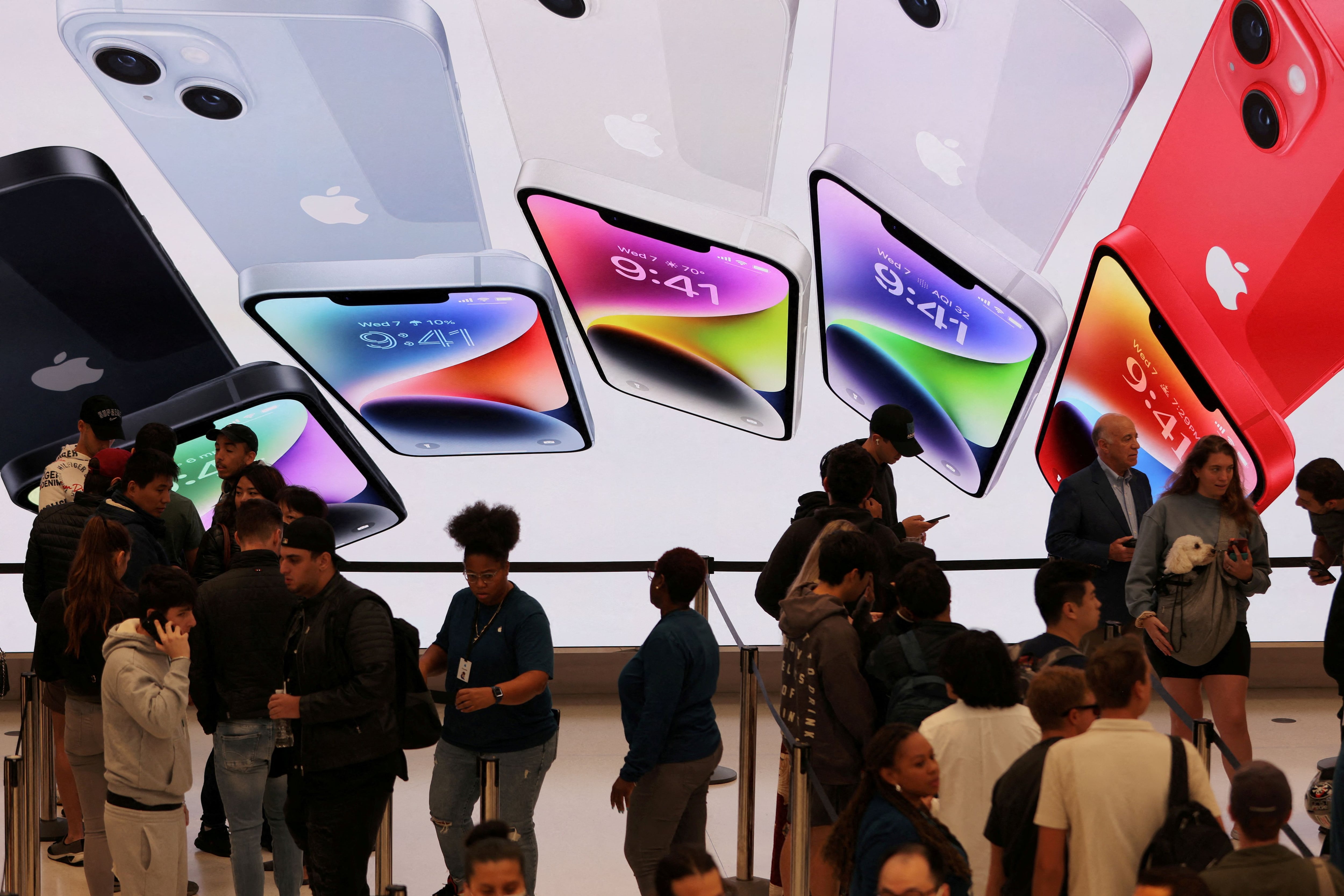 Únicamente los nuevos modelos de iPhone tendrán soporte de IOS 18. REUTERS/Andrew Kelly/File Photo