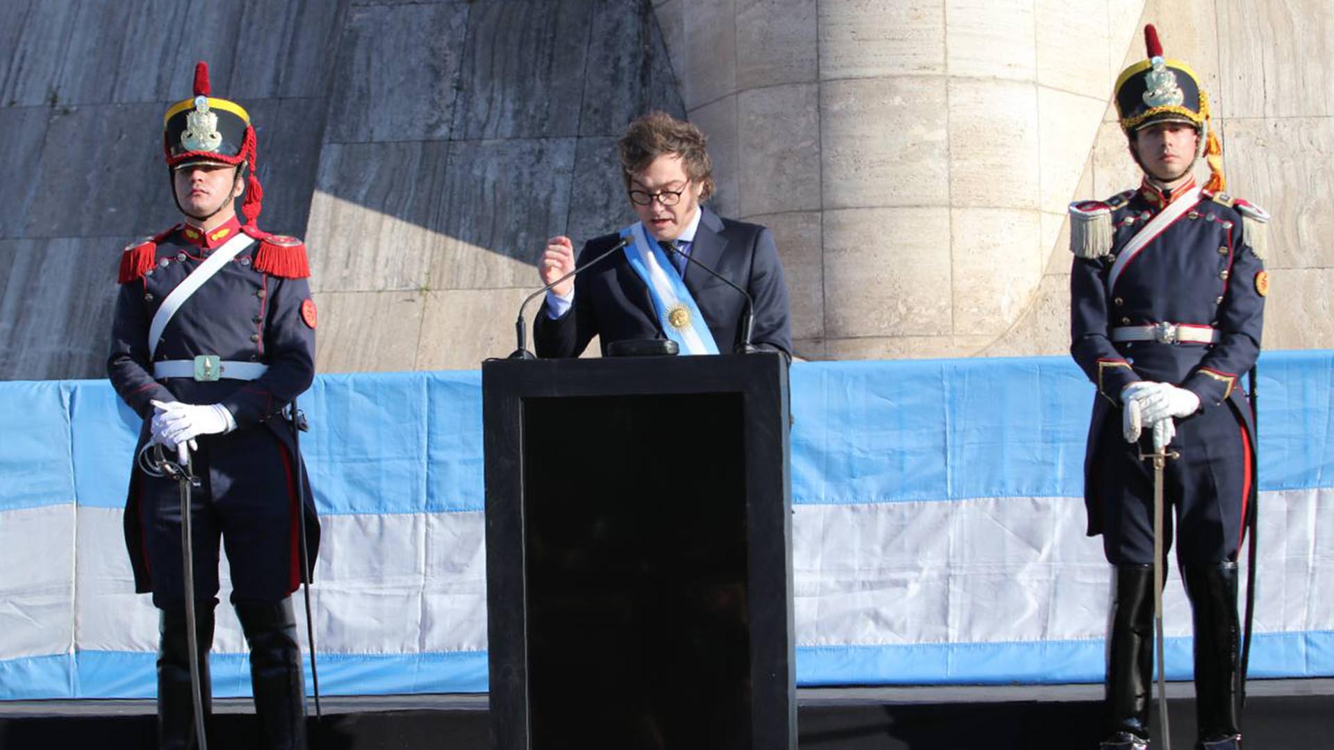 javier milei en rosario acto por el día de la bandera