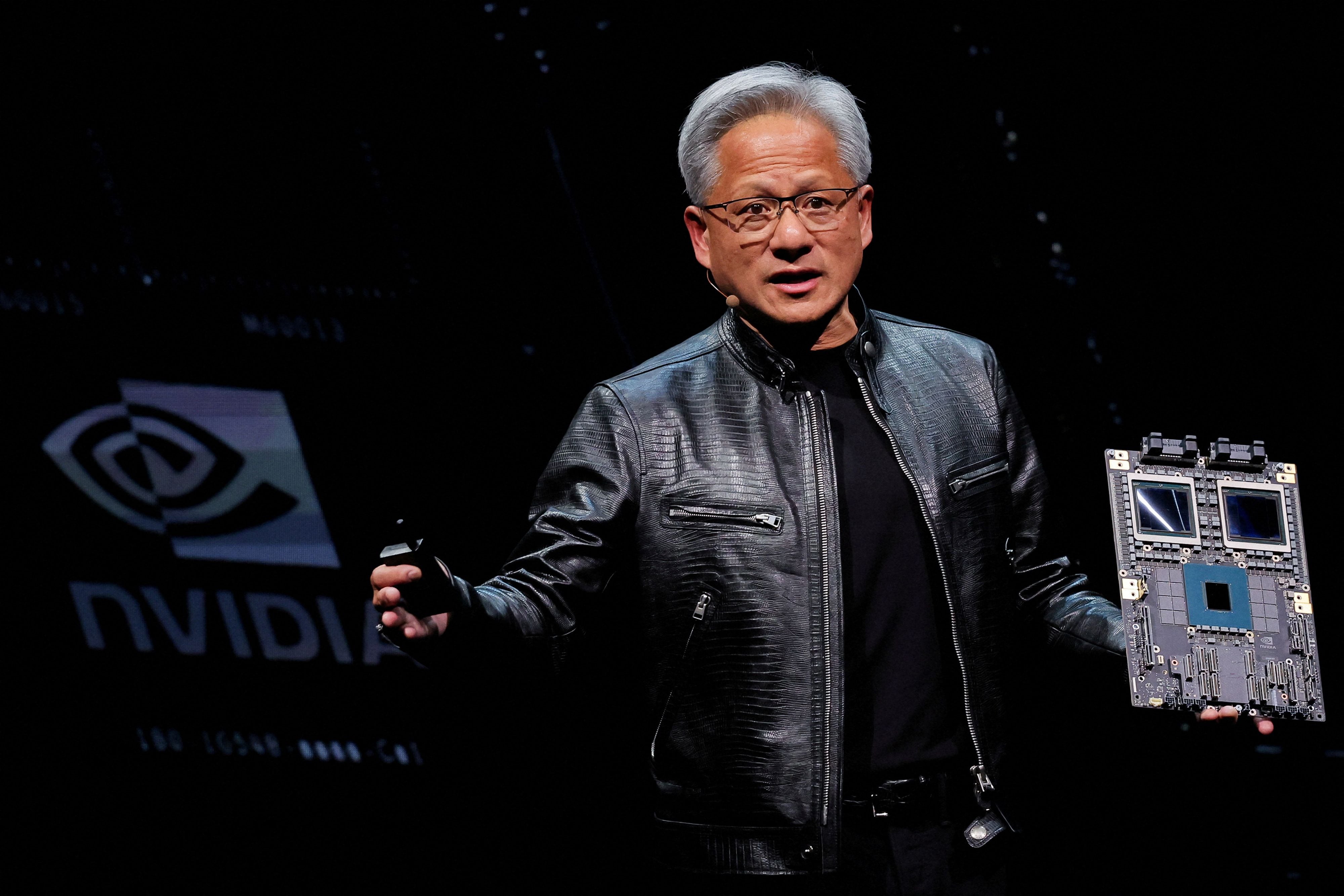 Huang señala que la implementación de inteligencia artificial en diversos sectores explica el crecimiento de Nvidia. REUTERS/Ann Wang/File Photo