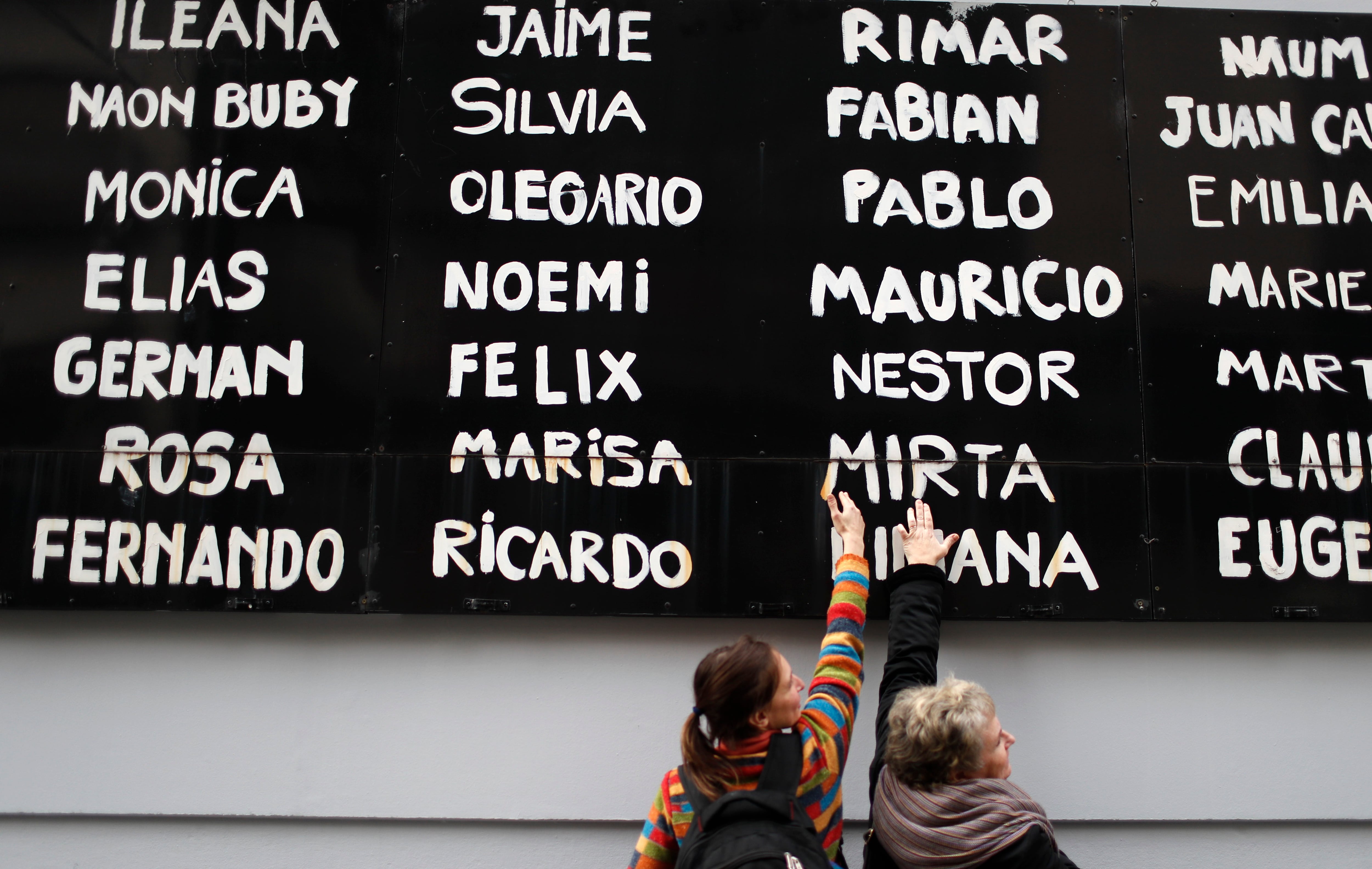 En el atentado a la AMIA, murieron 85 personas que aún no tienen justicia (AP Foto/Natacha Pisarenko, archivo)