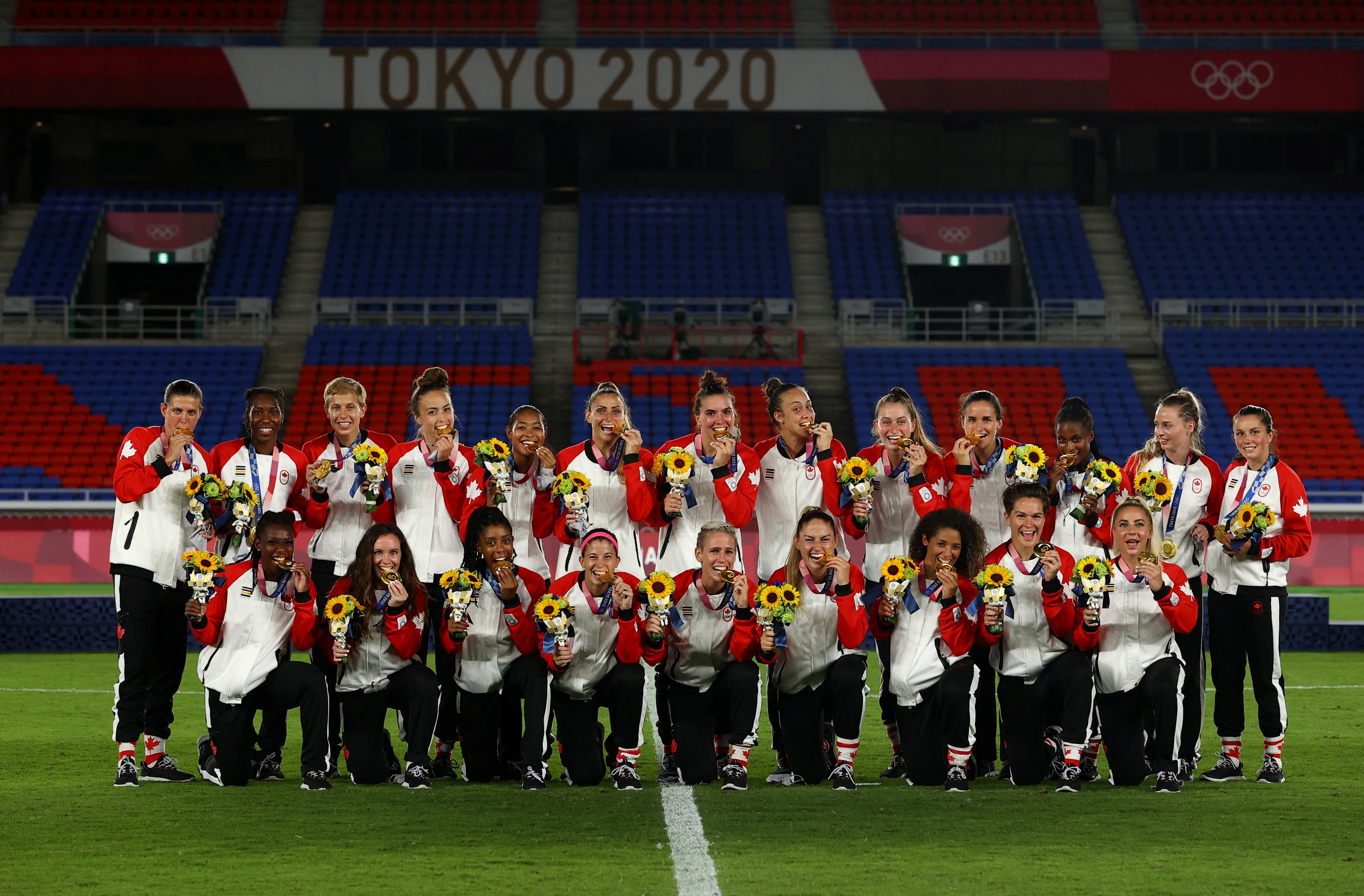 La selección de fútbol femenino de Canadá defiende la medalla de oro conseguida en Tokio 2021 (REUTERS/Edgar Su)