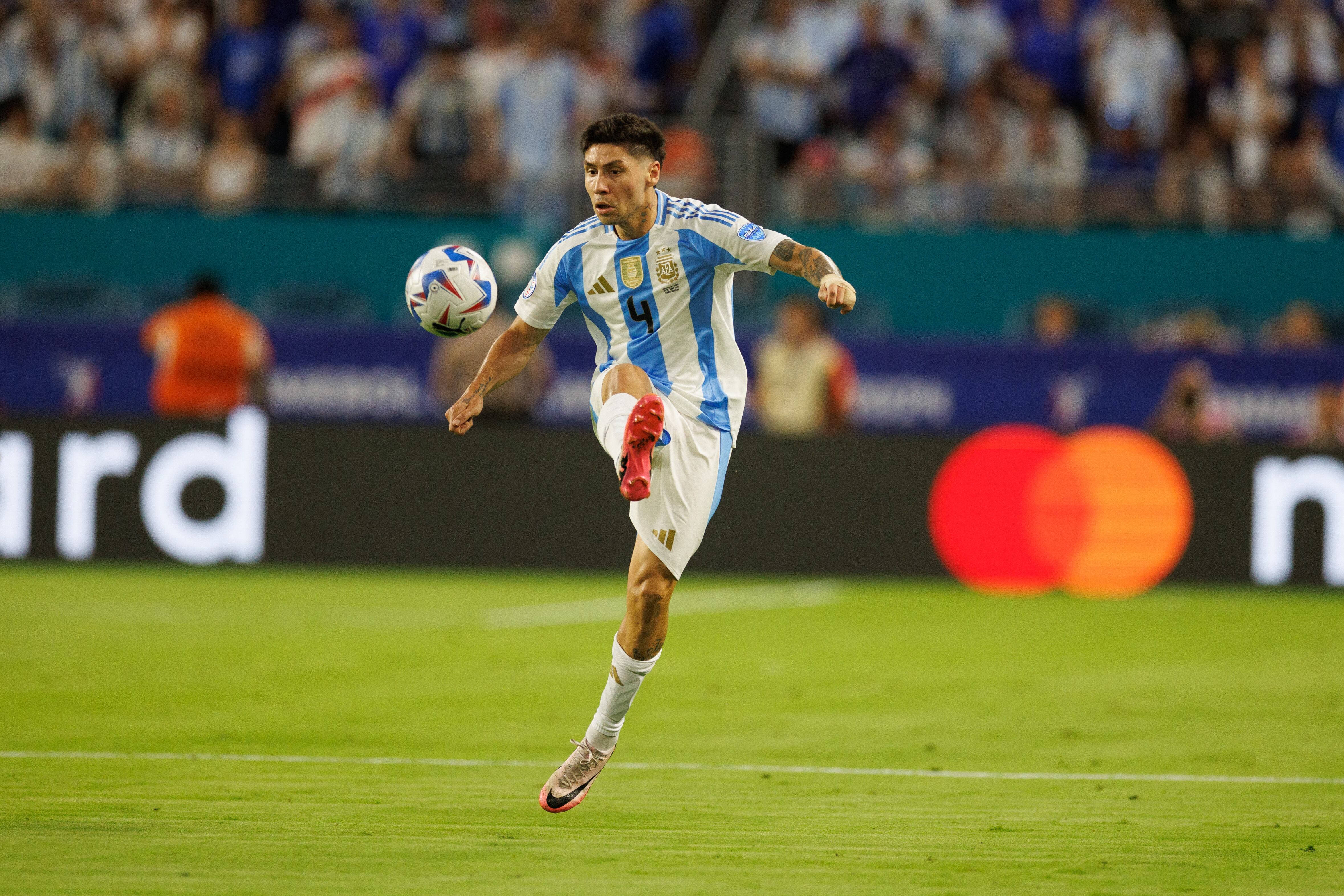 Gonzalo Montiel se entrenó de forma diferenciada (Nathan Ray Seebeck-USA TODAY Sports)