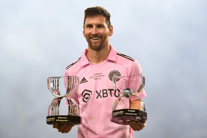 Lionel Messi con los premios tras ganar la Leagues Cup 2023 con Inter Miami ante Nashville SC (USA TODAY/Christopher Hanewinckel)