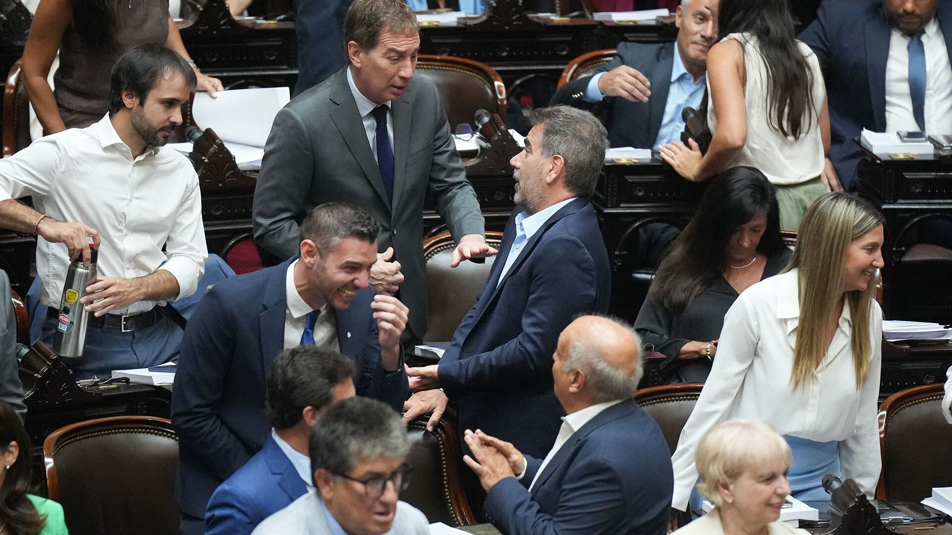 Debate de la Ley Ómnibus en el Congreso interior recinto portada