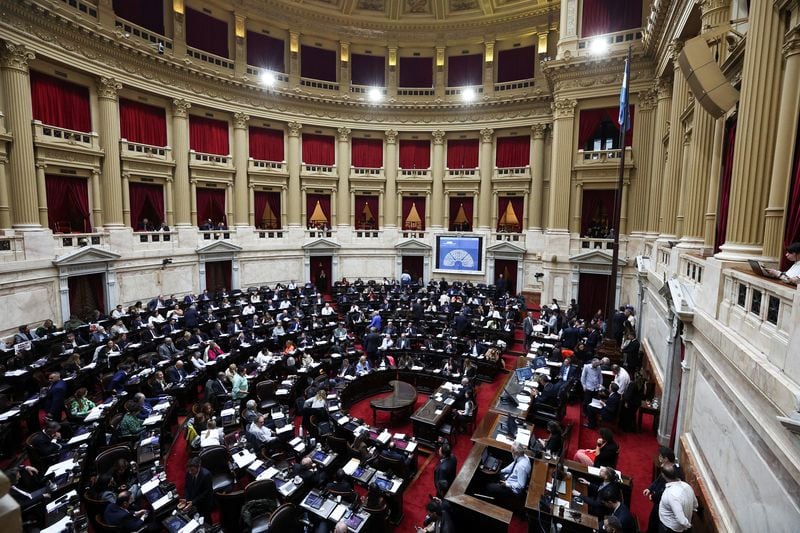 La Cámara de Diputados de Argentina vota mayoritariamente por un amplio proyecto de ley enviado por el presidente argentino Javier Milei para desregular la economía, sesión en el Congreso de la Nación, Buenos Aires, Argentina. Abr 30, 2024. REUTERS/Agustin Marcarian