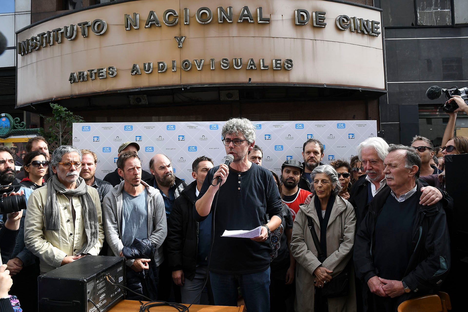 Manifestación frente al INCAA