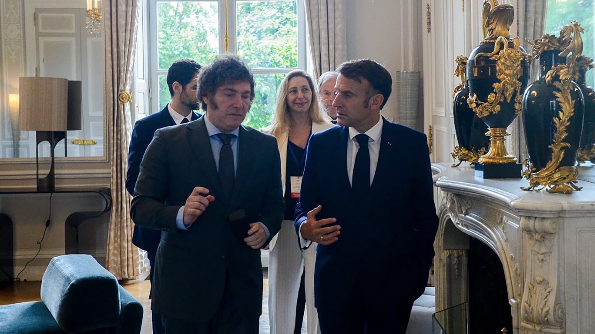 Milei en el Palacio Eliseo con el presidente francés Emmanuel Macron.