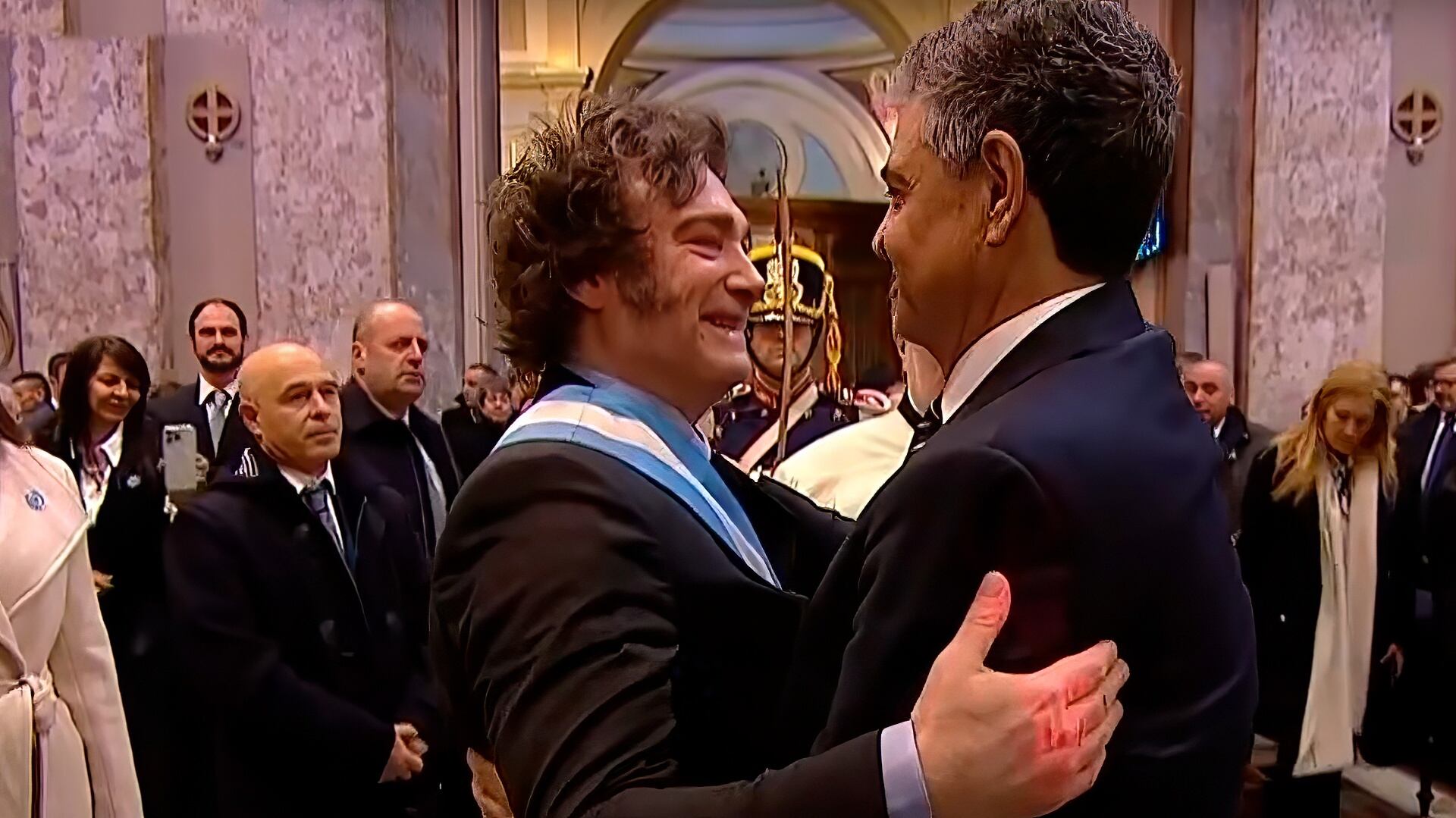 Saludo entre Javier Milei y Jorge Macri - Tedeum 25 de mayo captura