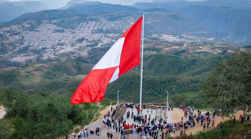 Esta es la ciudad del norte del Perú donde izaron la bandera más grande por Fiestas Patrias