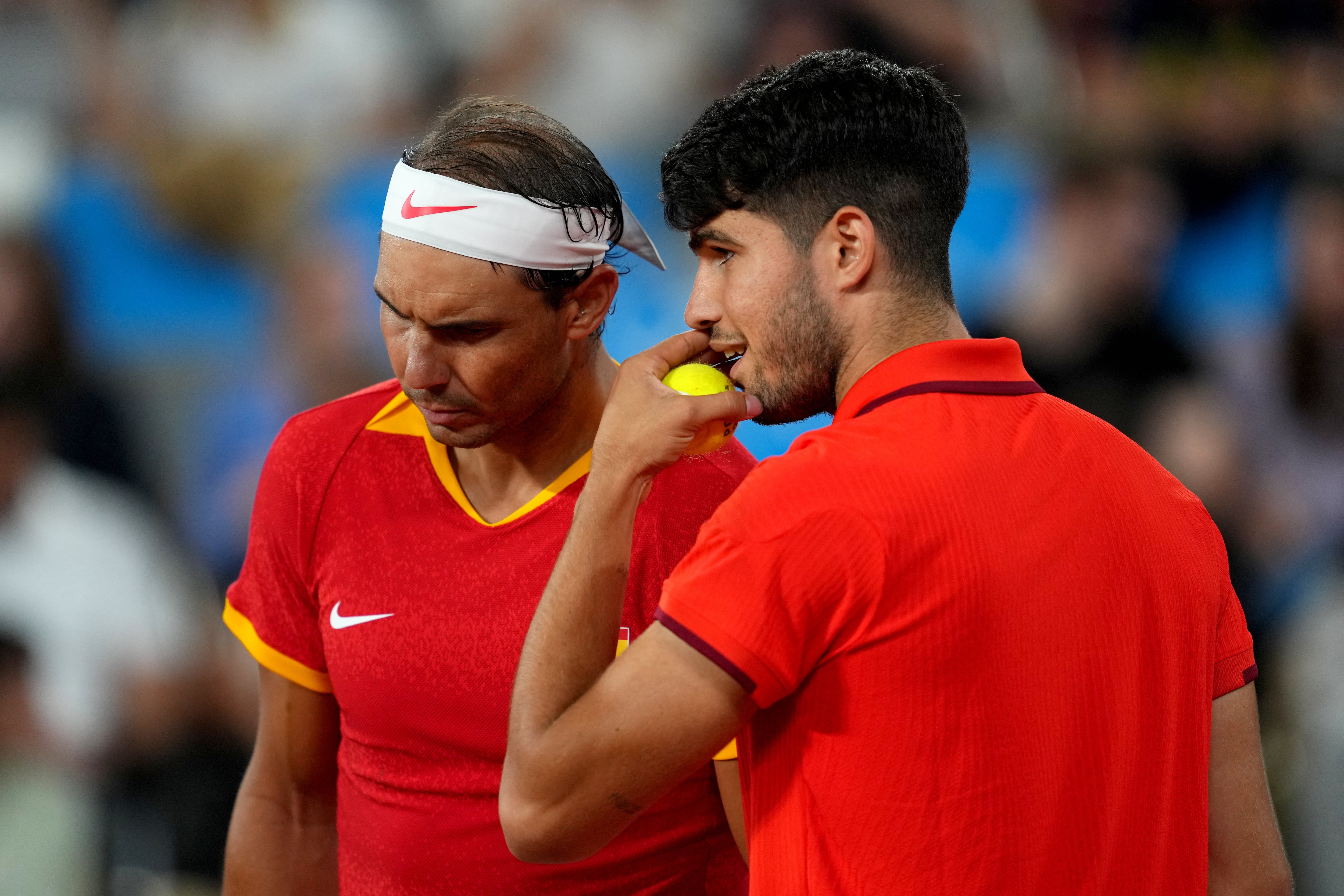 Rafael Nadal y Carlos Alcaraz conforman la pareja de dobles en España (REUTERS/Aleksandra Szmigiel)