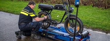 En España hacemos controles de velocidad a coches. En Países Bajos ya los hacen a las bicicletas eléctricas 