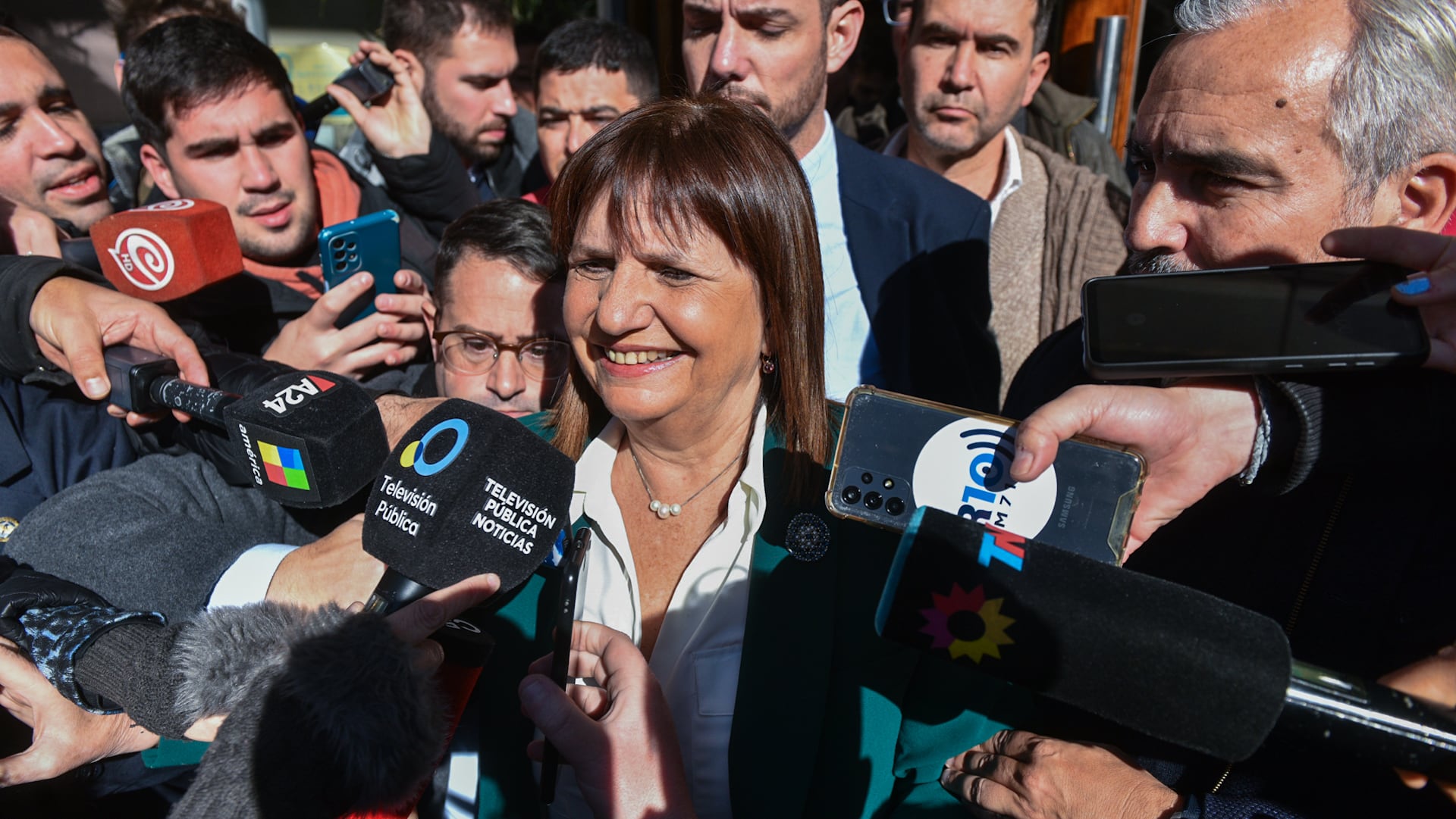 Convención PRO Patricia Bullrich saliendo de Pertutti