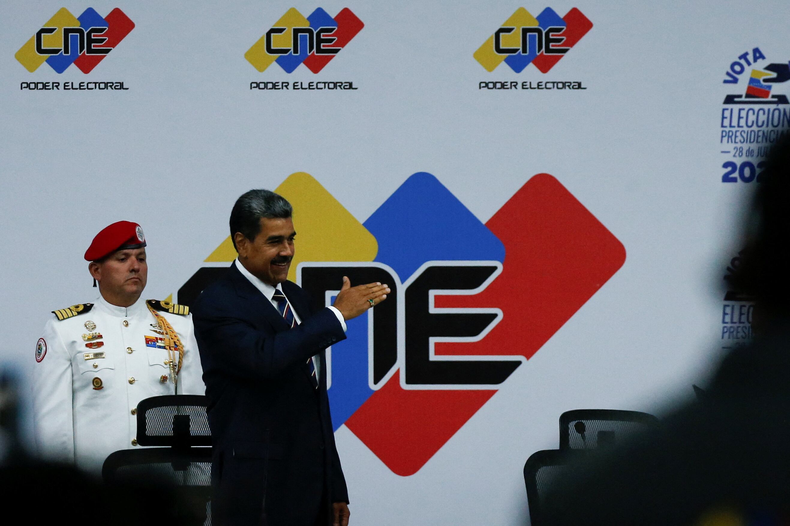 El acto del Consejo Nacional Electoral (CNE) en Caracas, en la que Maduro selló su continuidad en el poder (Reuters)