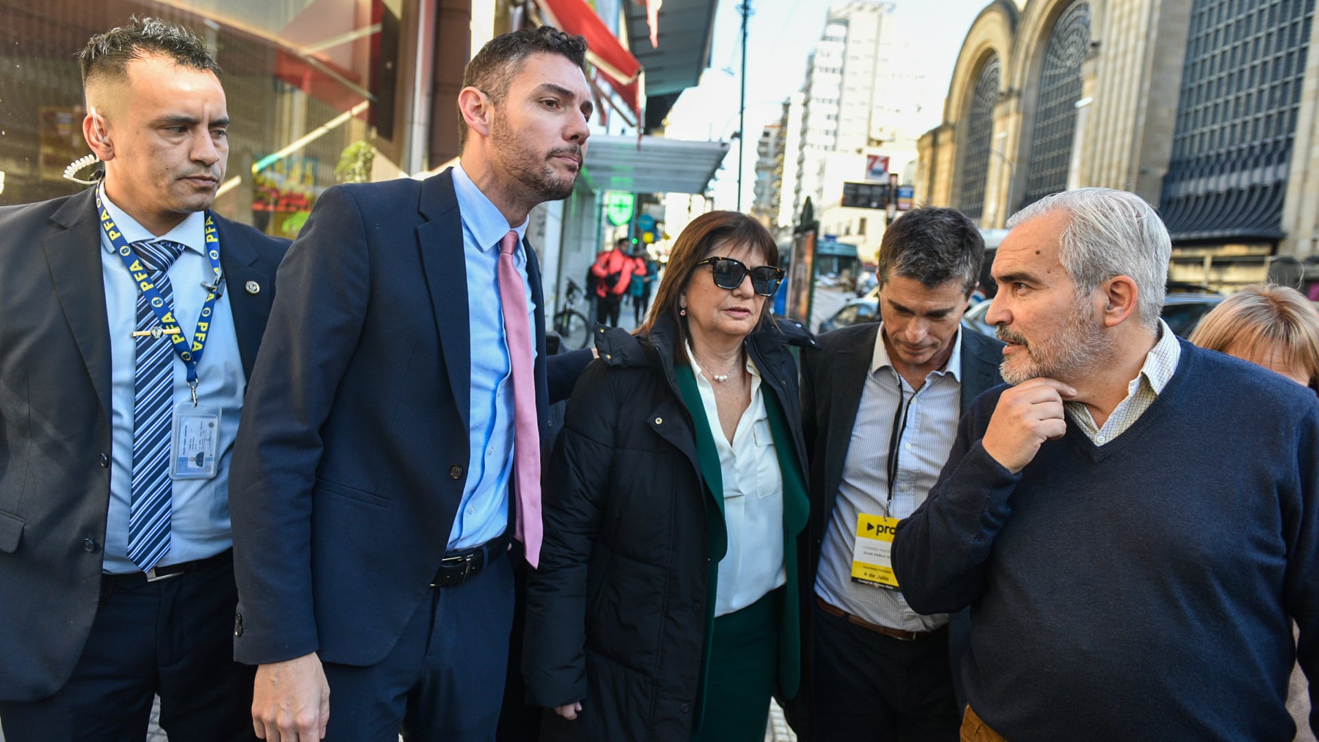 Convención PRO Patricia Bullrich entrando a Pertutti