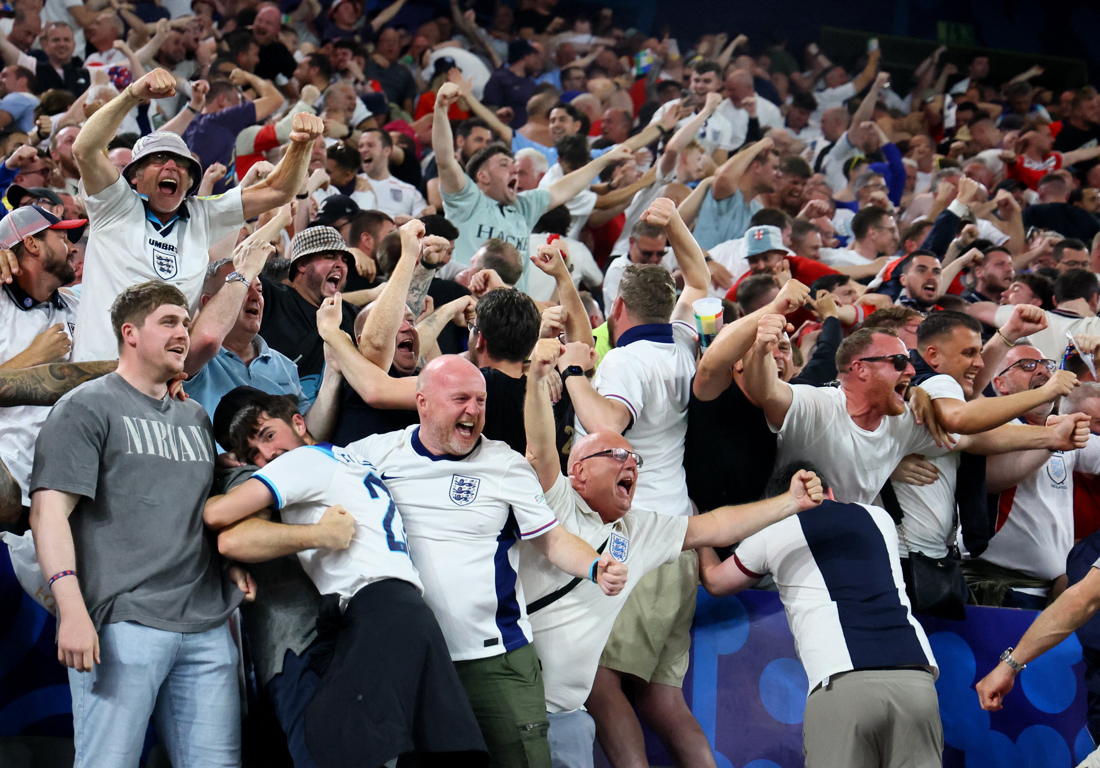 Hinchas ingleses compraron entradas anticipadas sin saber que llegarían a la final (Reuters)