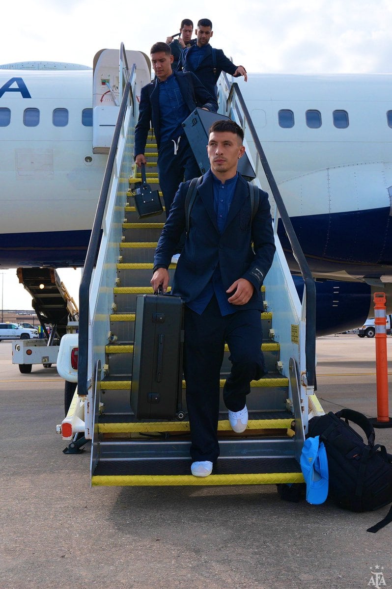 El look de la selección argentina al arribar a Houston