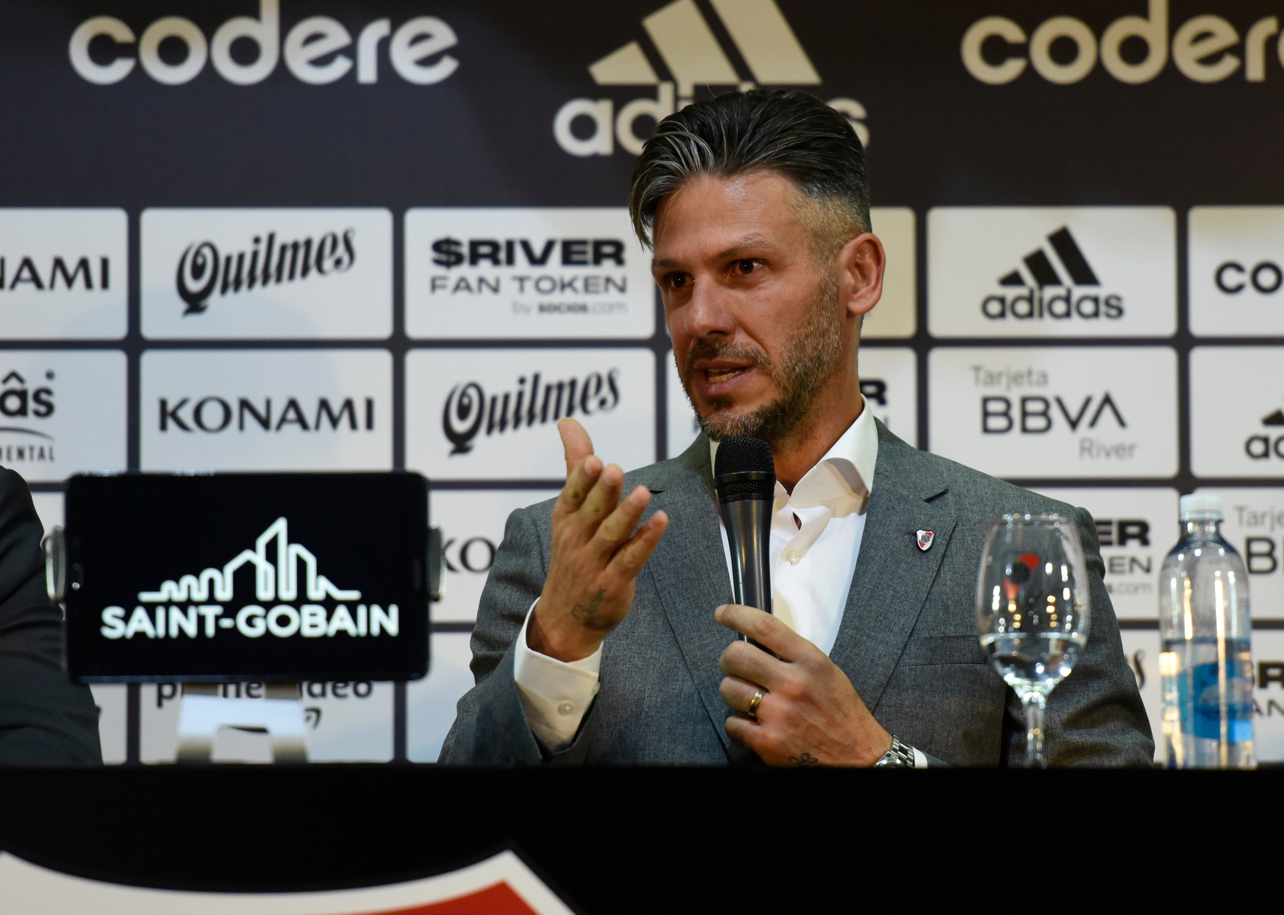 Martín Demichelis dejará de ser el entrenador de River Plate desde este domingo. EFE/Matías Martin Campaya 