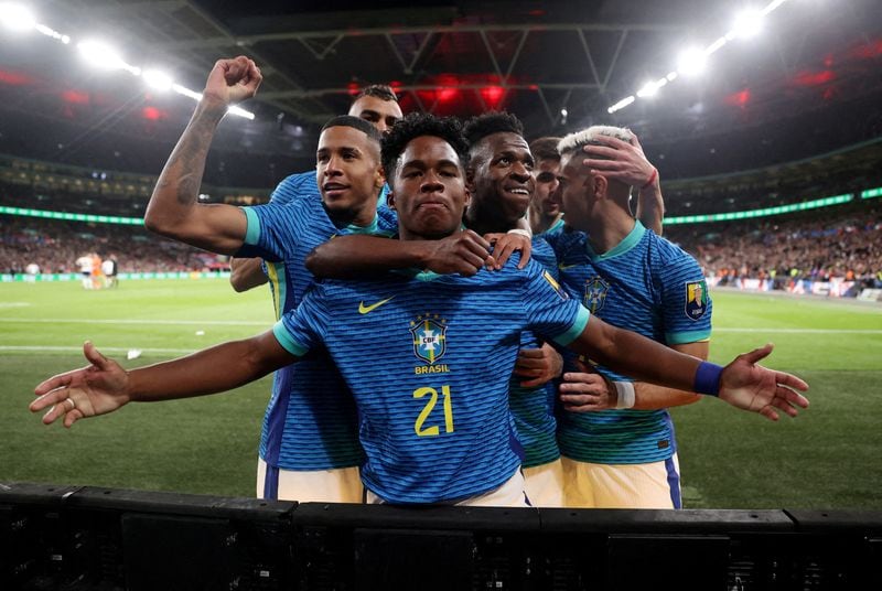 Endrick celebra su gol ante Inglaterra en un amistoso en marzo. Lleva 3 tantos en 12 partidos con su selección (REUTERS/Carl Recine)