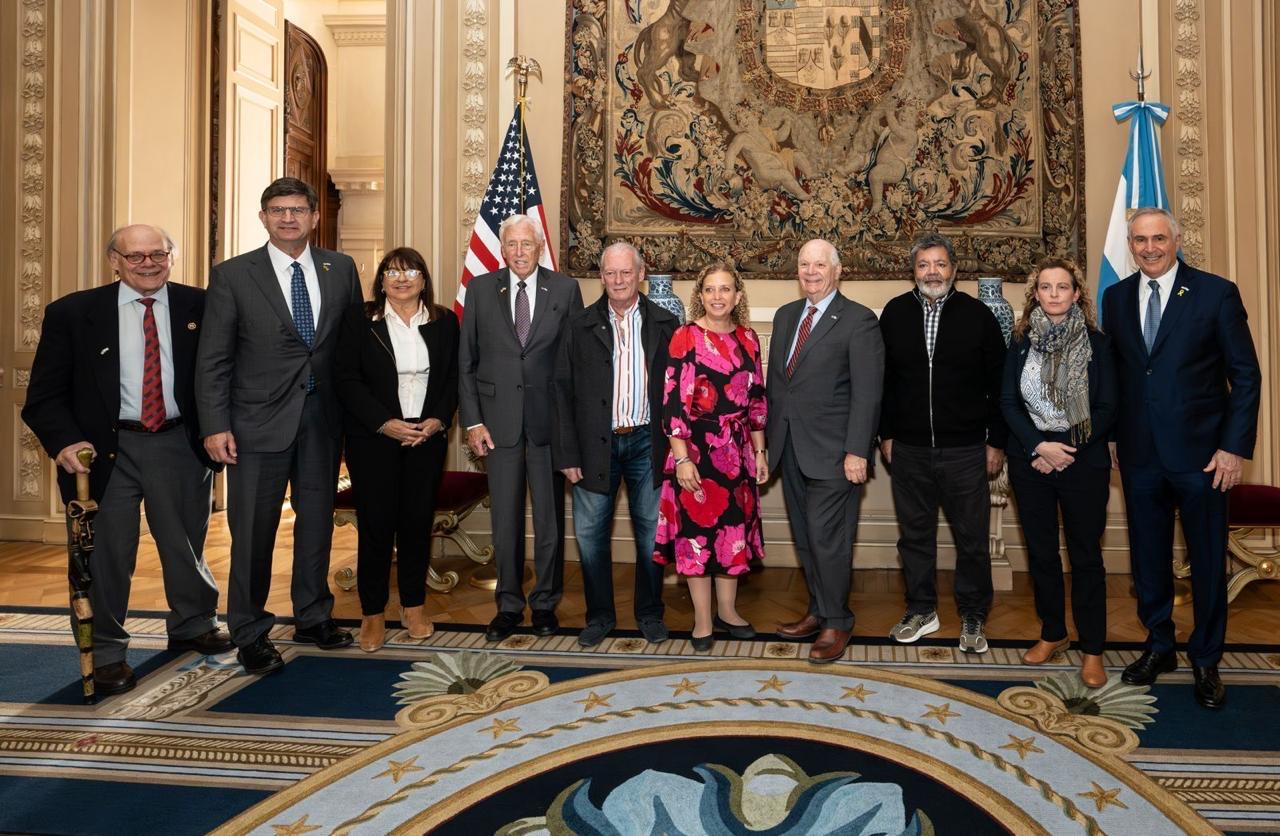 Dirigentes de la CGT con el embajador de EEUU, Marc Stanley, y el senador de EEUU Benjamin Cardin