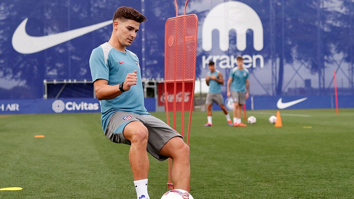 MAJADAHONDA (MADRID), 13/08/2024.- El delantero argentino Julián Álvarez durante su primer entrenamiento con su nuevo equipo, el Atlético de Madrid, este martes en el Centro Deportivo Majadahonda. EFE/AtleticodeMadrid 