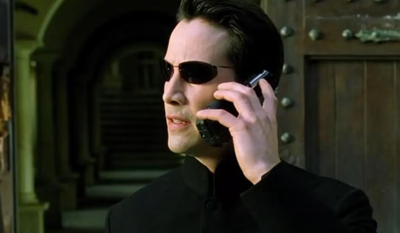 Samsung y Nokia diseñaron dispositivos para que fueran usados en las películas. (The Matrix)