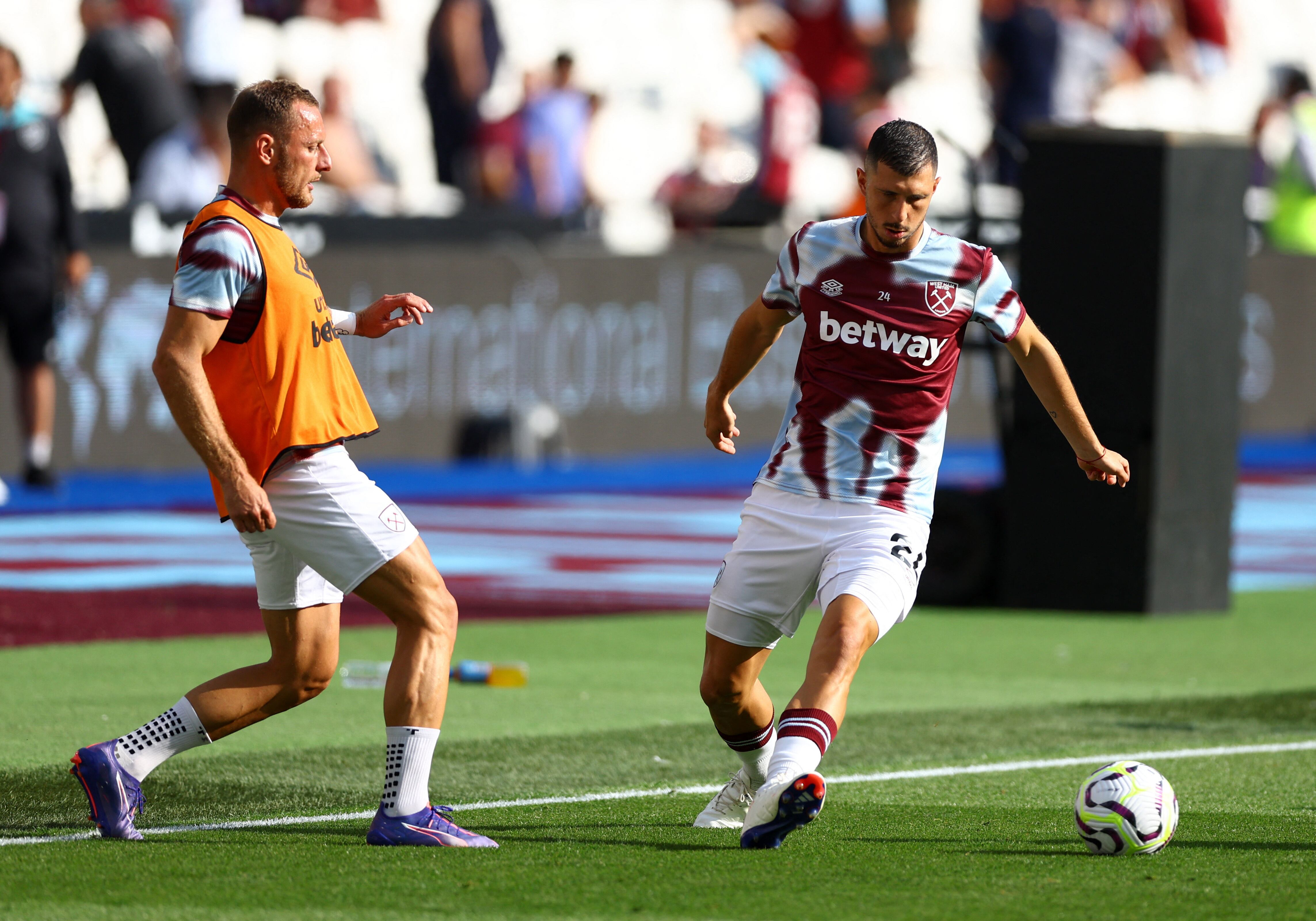 Guido Rodríguez fue titular en su debut en West Ham (Foto: Reuters/Matthew Childs)