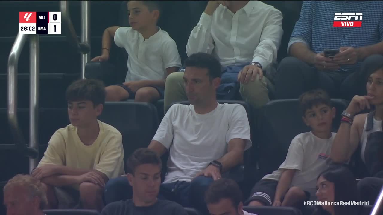 lionel scaloni viendo mallorca vs real madrid