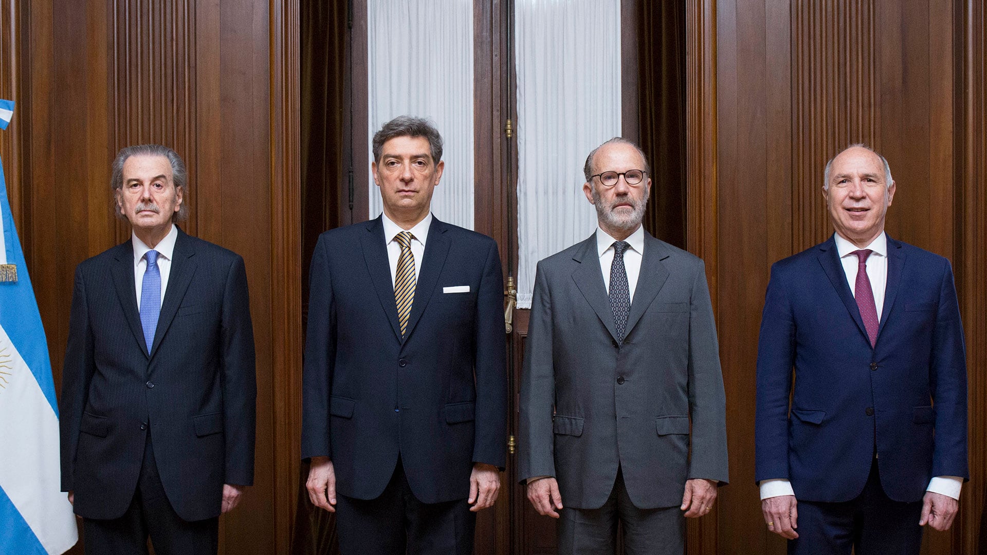 HORACIO ROSATTI (PRESIDENTE) CARLOS ROSENKRANTZ (VICEPRESIDENTE) JUAN CARLOS MAQUEDA RICARDO LORENZETT 4 nuevos integrantes de la corte suprema