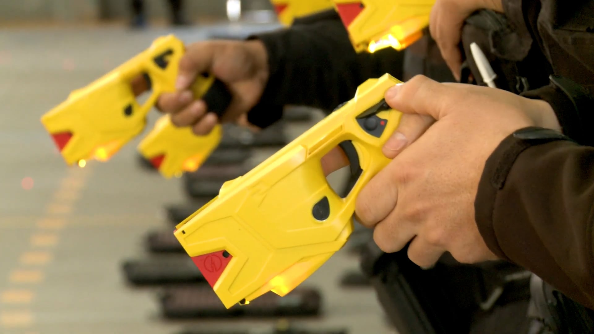 así entrenan a los policías porteños para utilizar las pistolas taser, que comenzarán a ser portadas en la Ciudad de Buenos Aires durante los próximos días